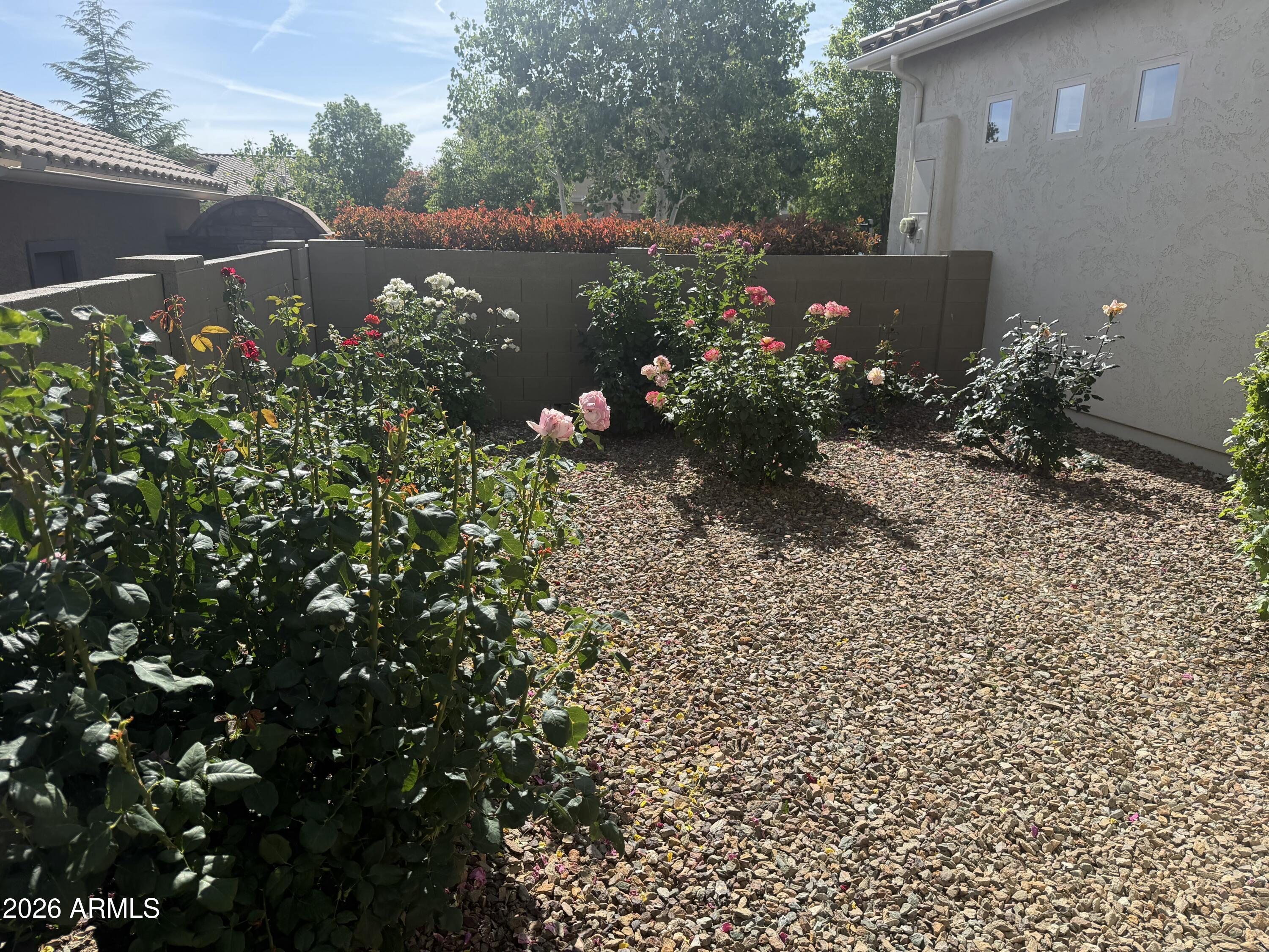 7615 E TRADERS Trail