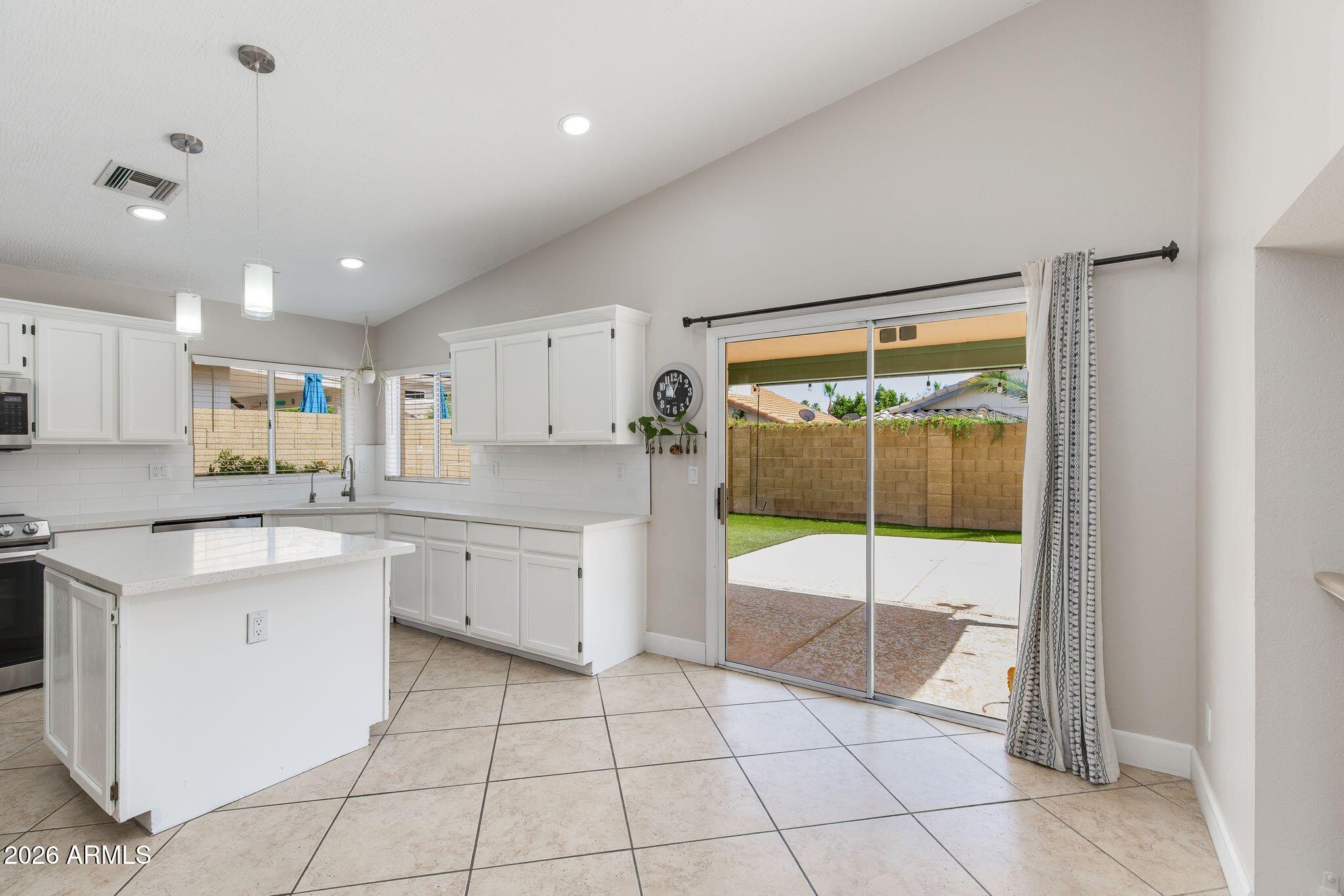 4041 W AVENIDA DEL SOL Avenue