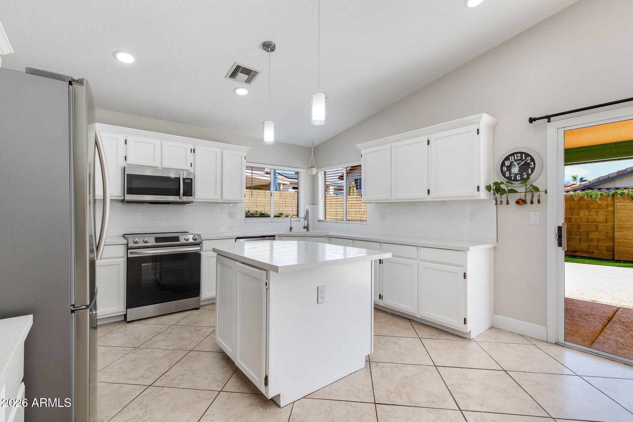 4041 W AVENIDA DEL SOL Avenue