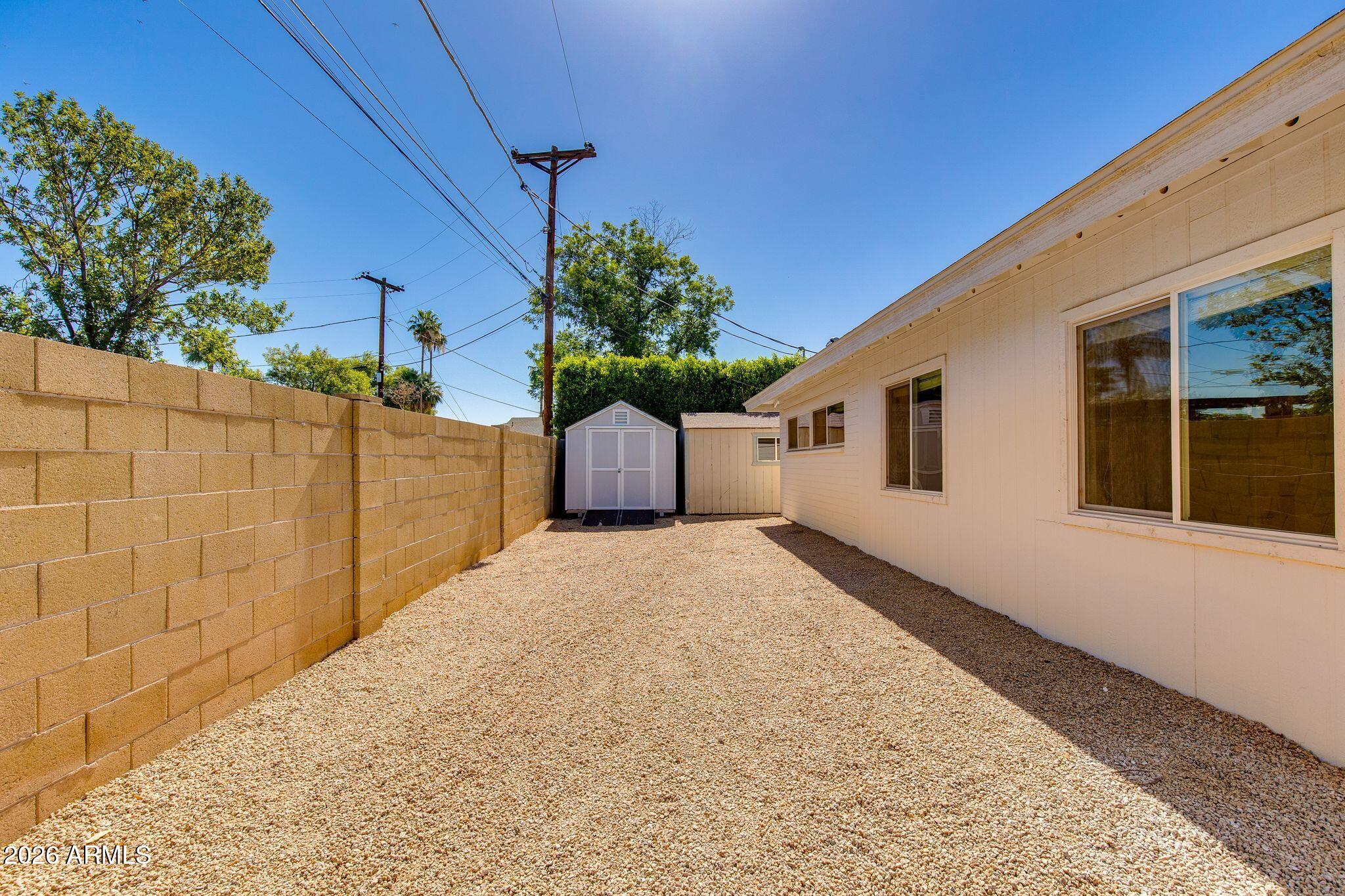 5002 E MITCHELL Drive