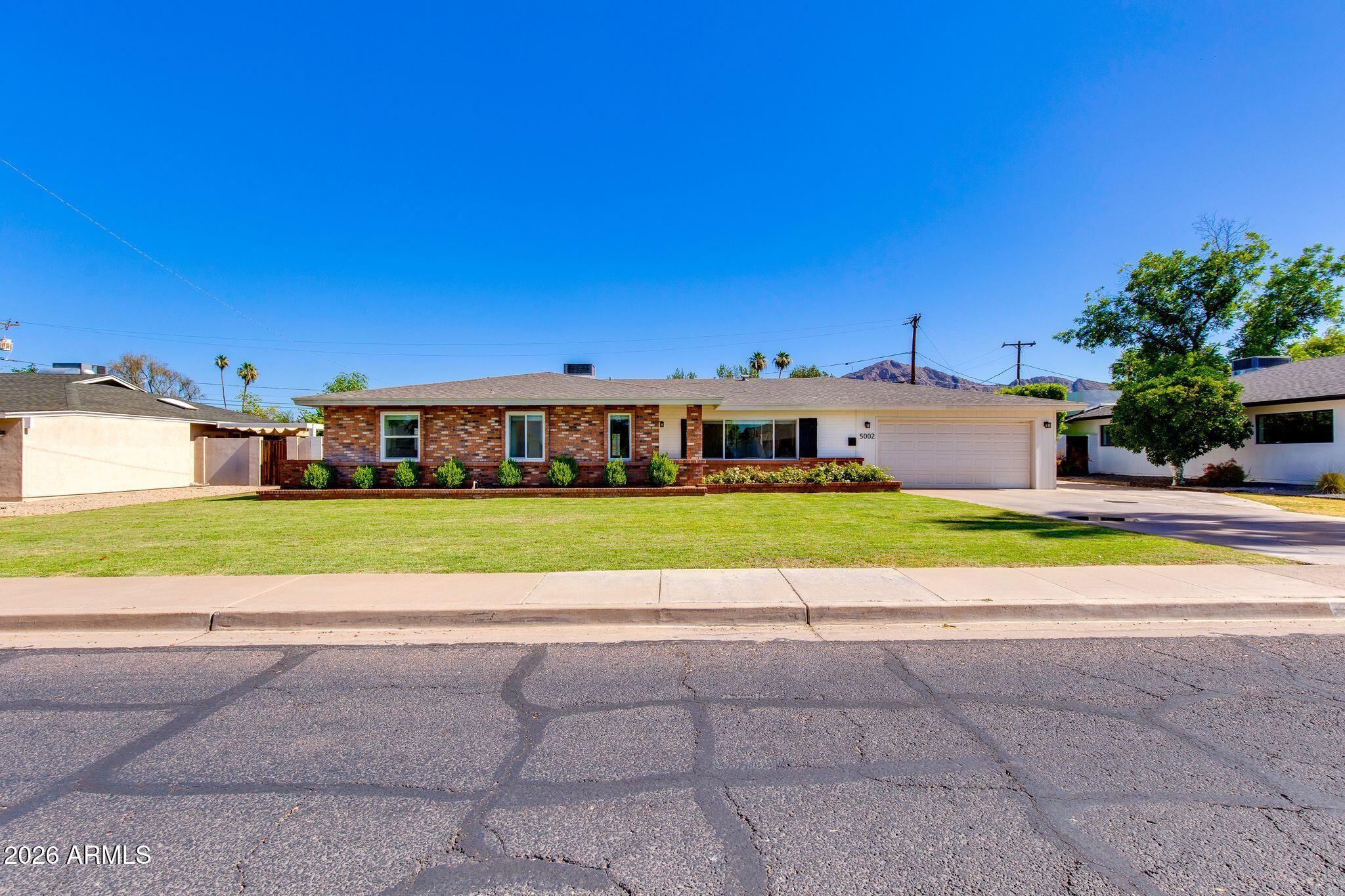 5002 E MITCHELL Drive