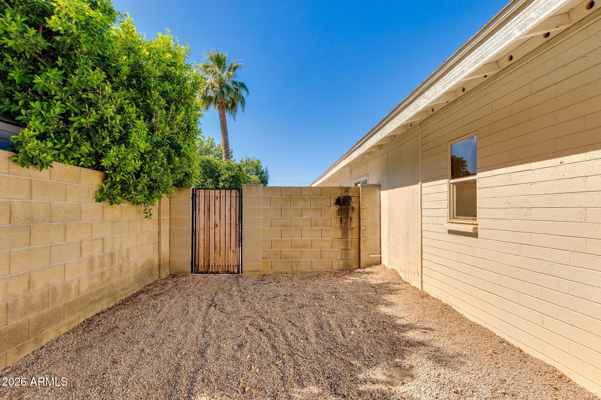 5002 E MITCHELL Drive