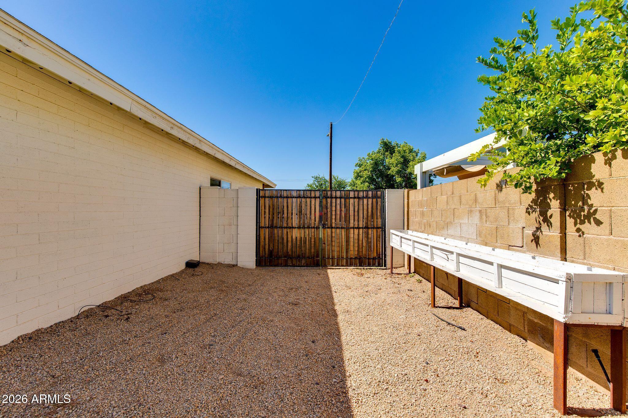 5002 E MITCHELL Drive