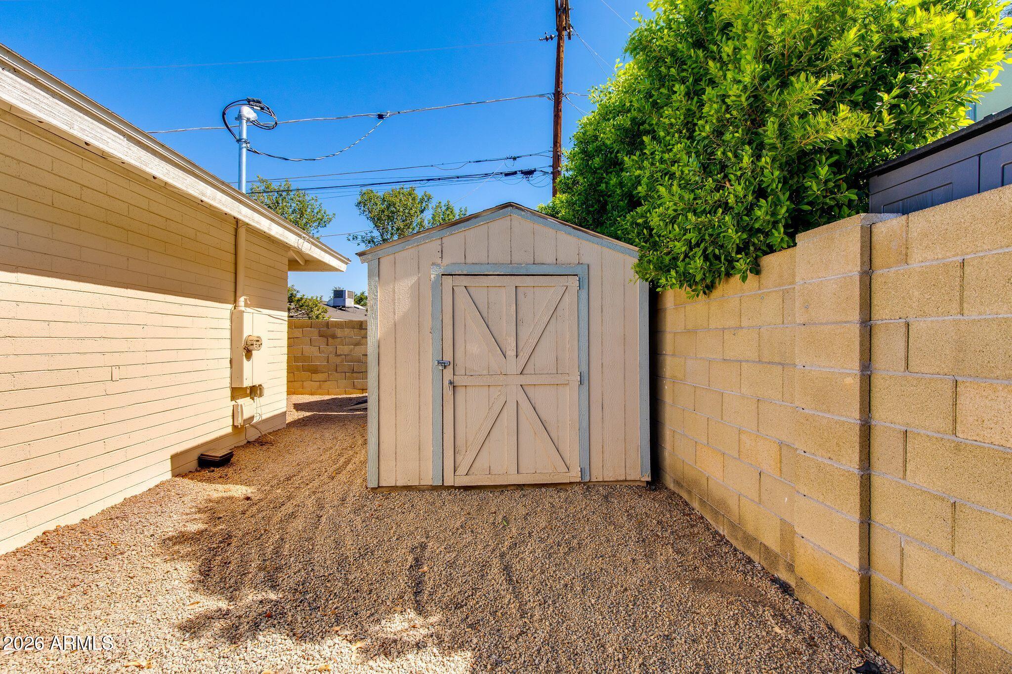 5002 E MITCHELL Drive