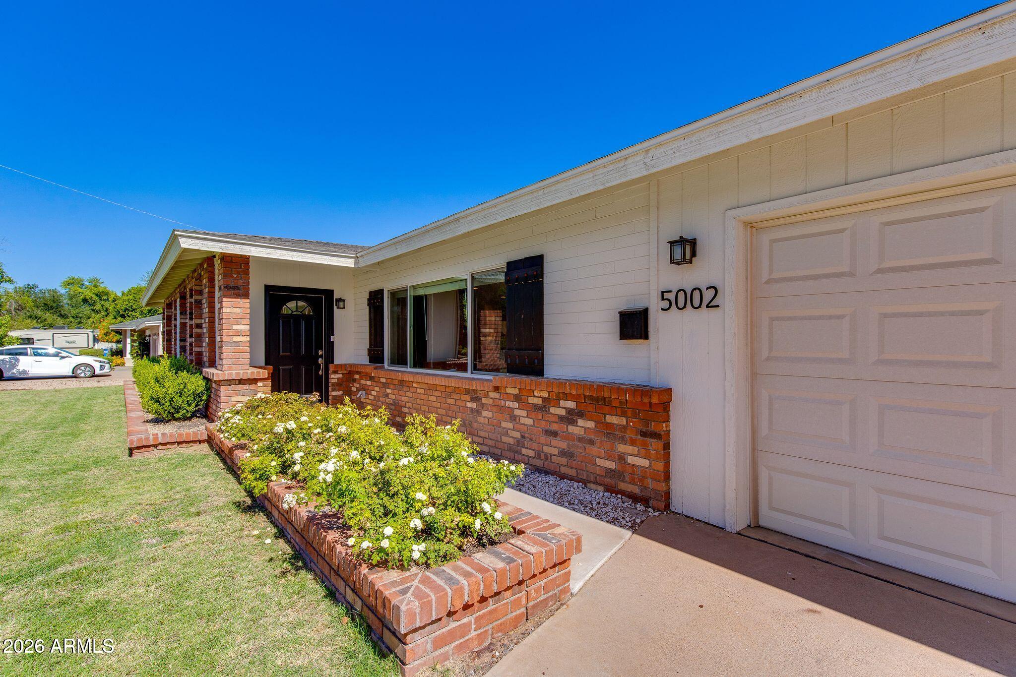 5002 E MITCHELL Drive