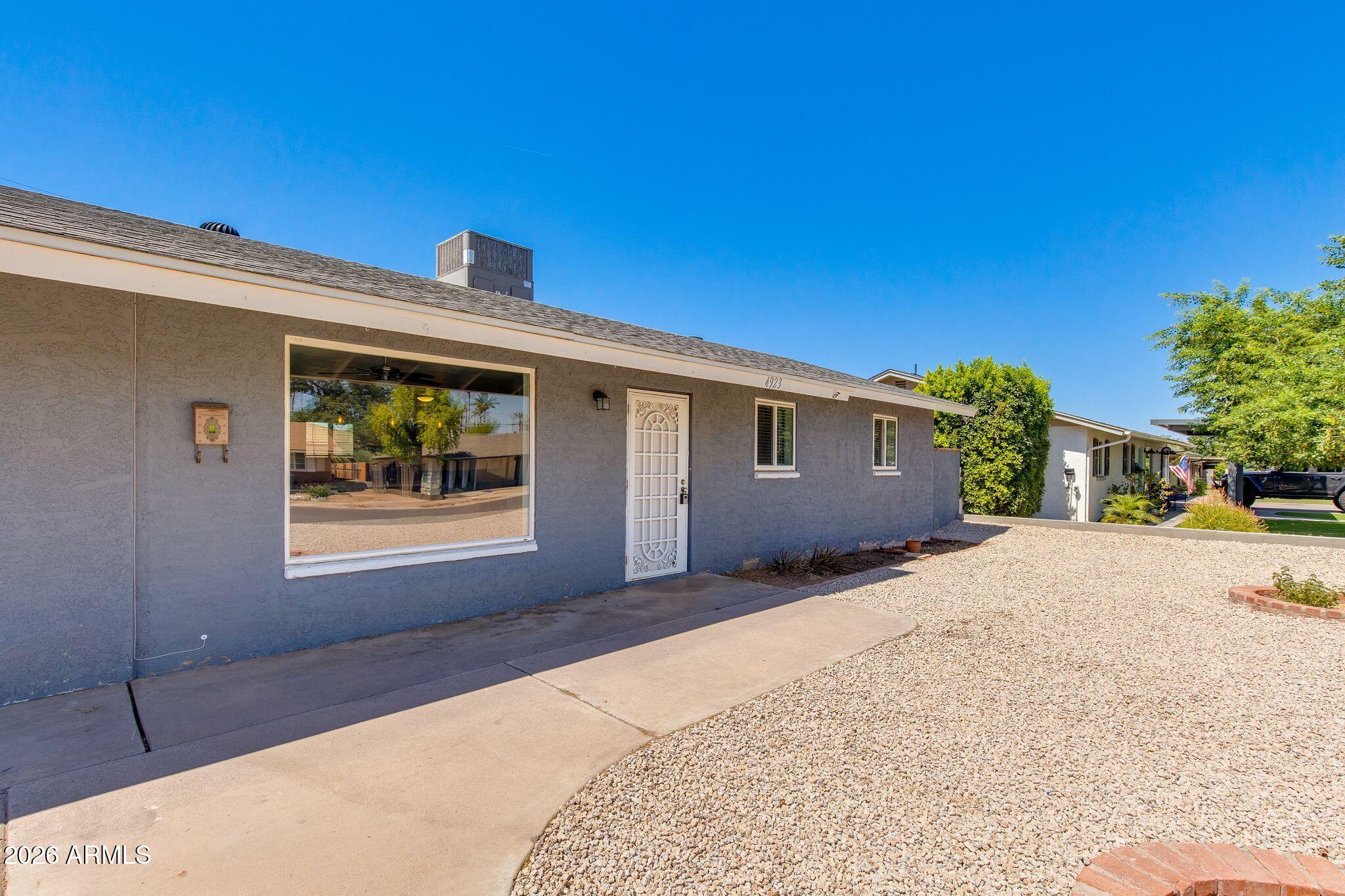 4923 E PALM Lane