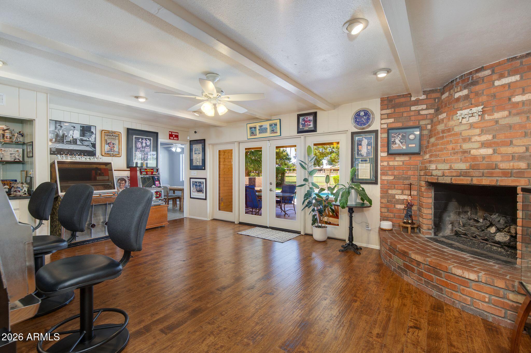 512 W MOON VALLEY Drive