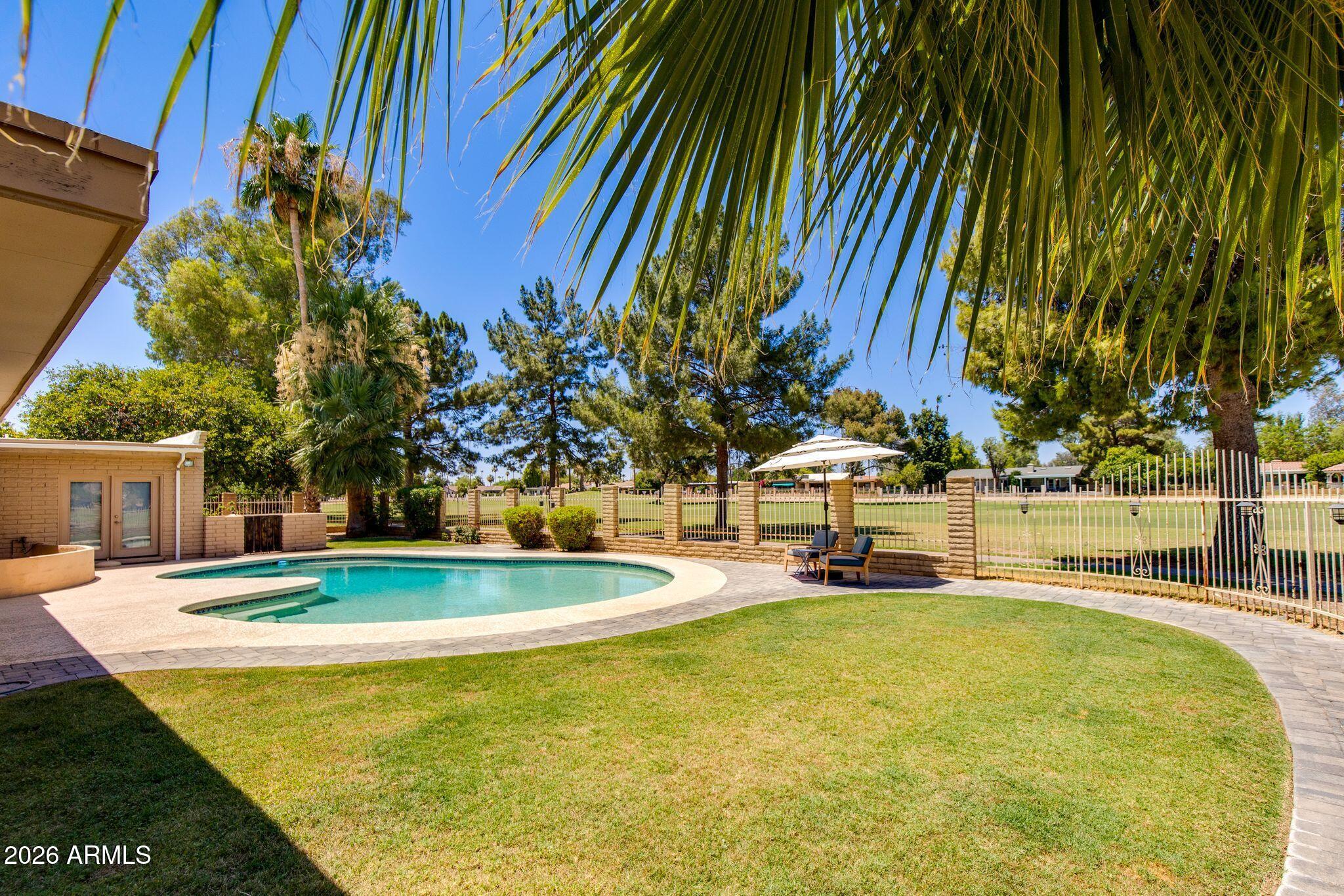 512 W MOON VALLEY Drive