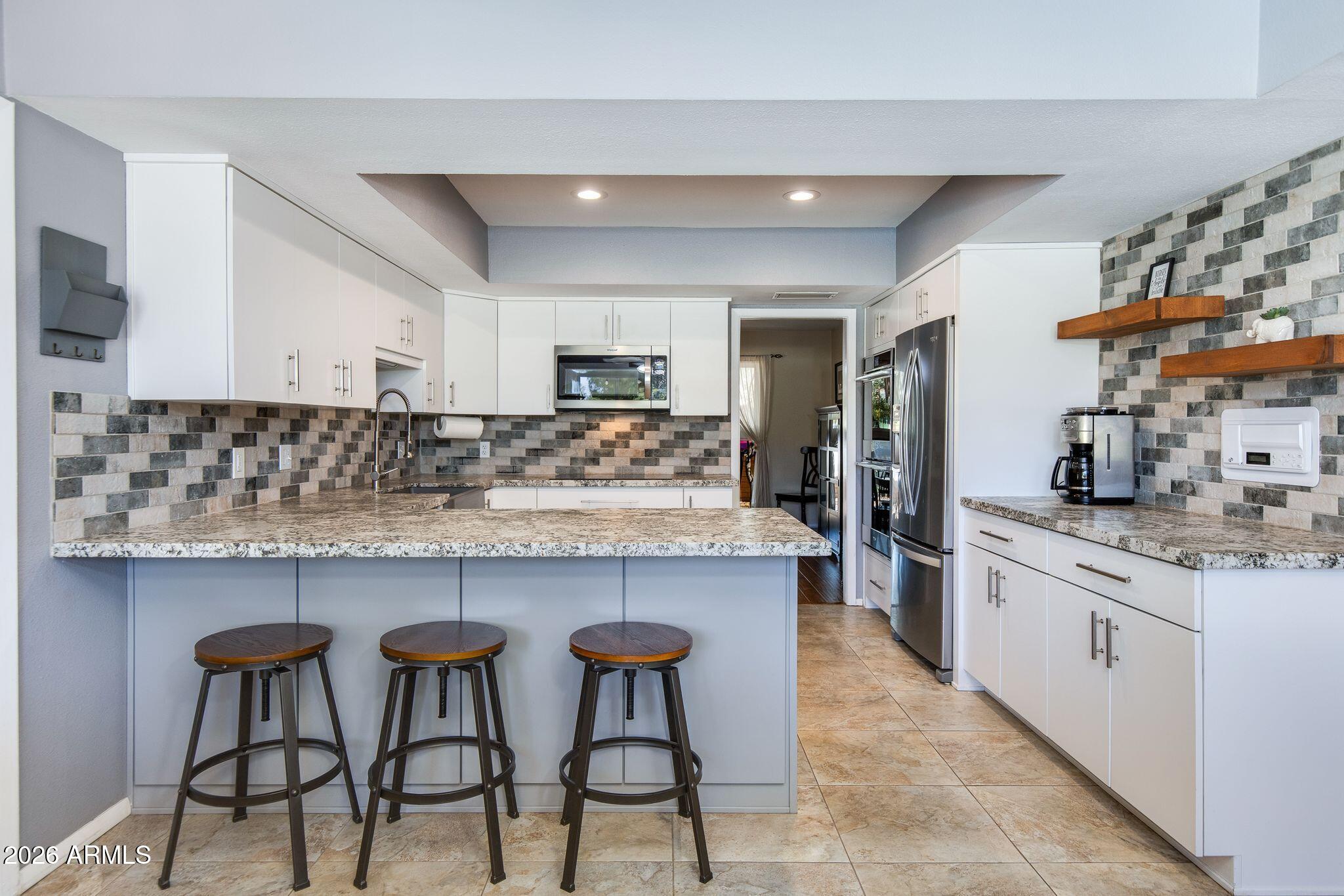512 W MOON VALLEY Drive