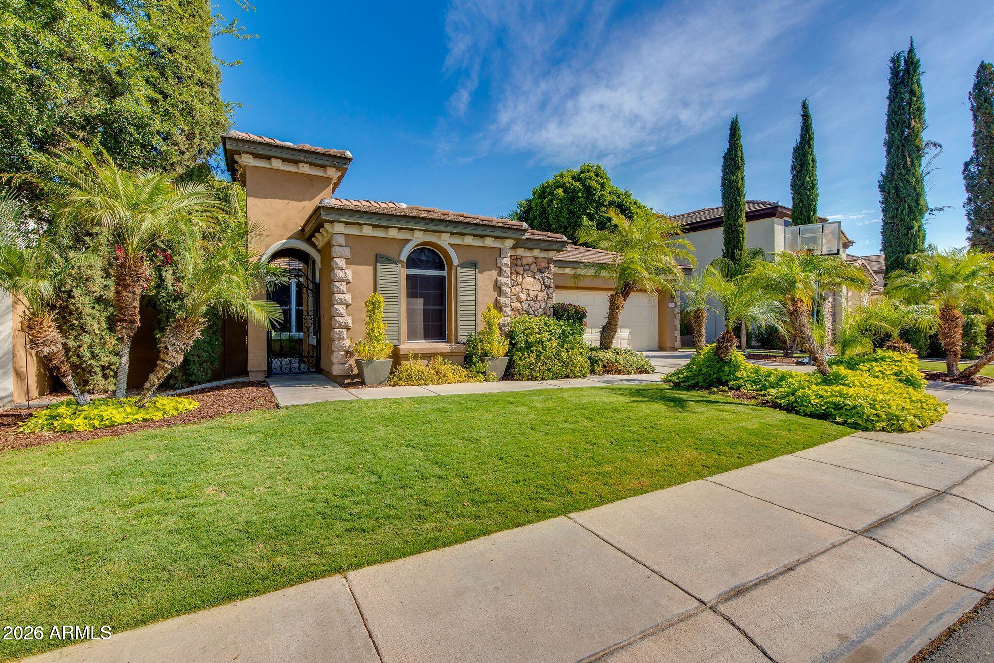 904 E MEAD Drive