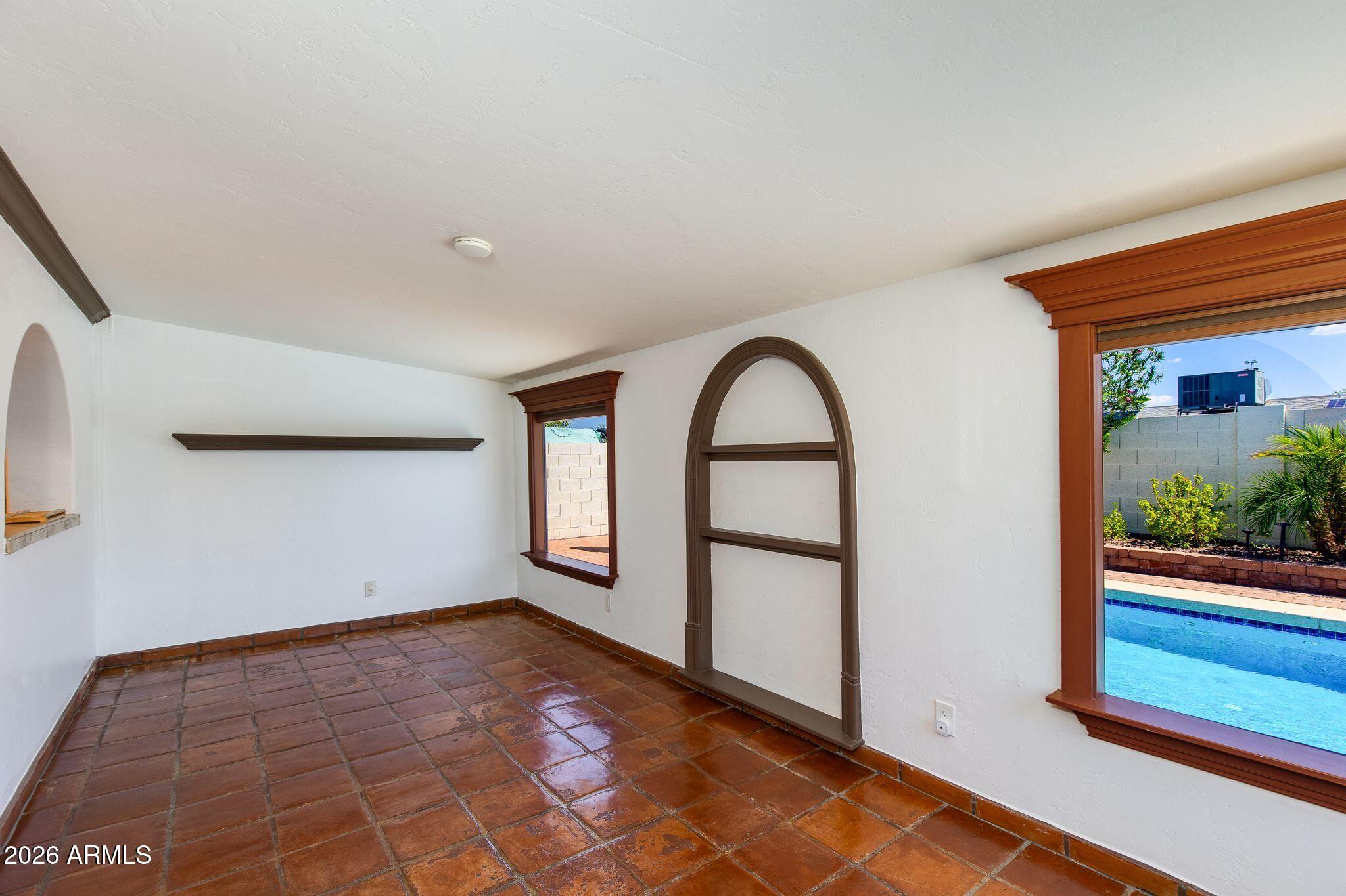 2429 E DAHLIA Drive