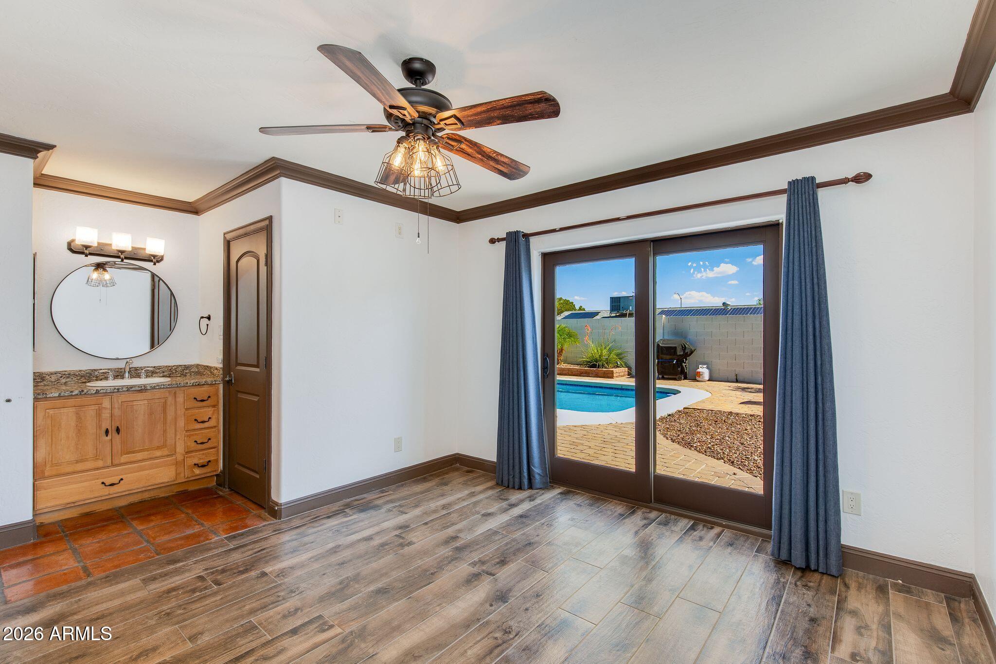 2429 E DAHLIA Drive