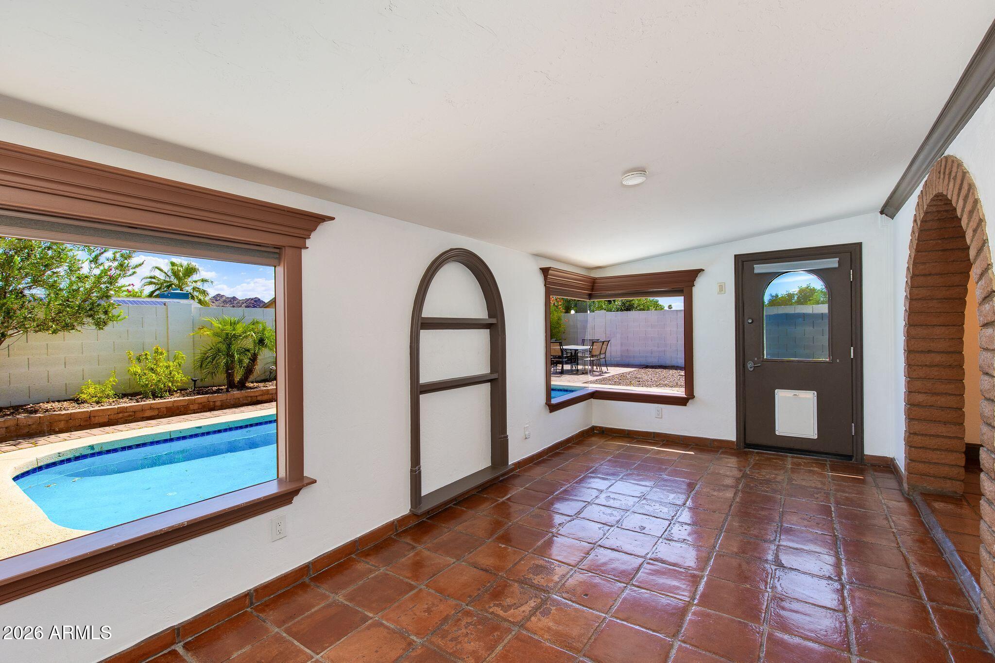2429 E DAHLIA Drive