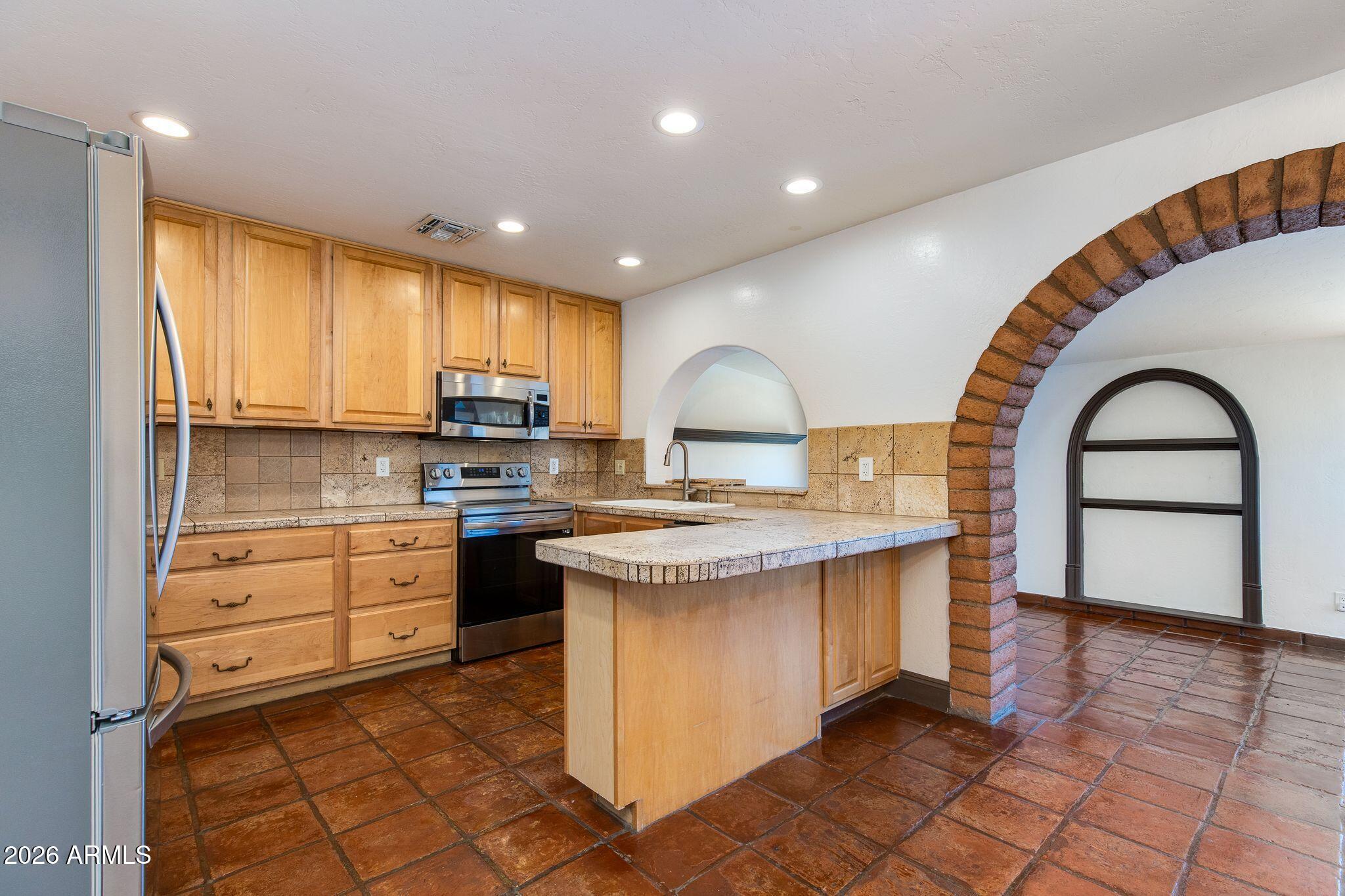 2429 E DAHLIA Drive
