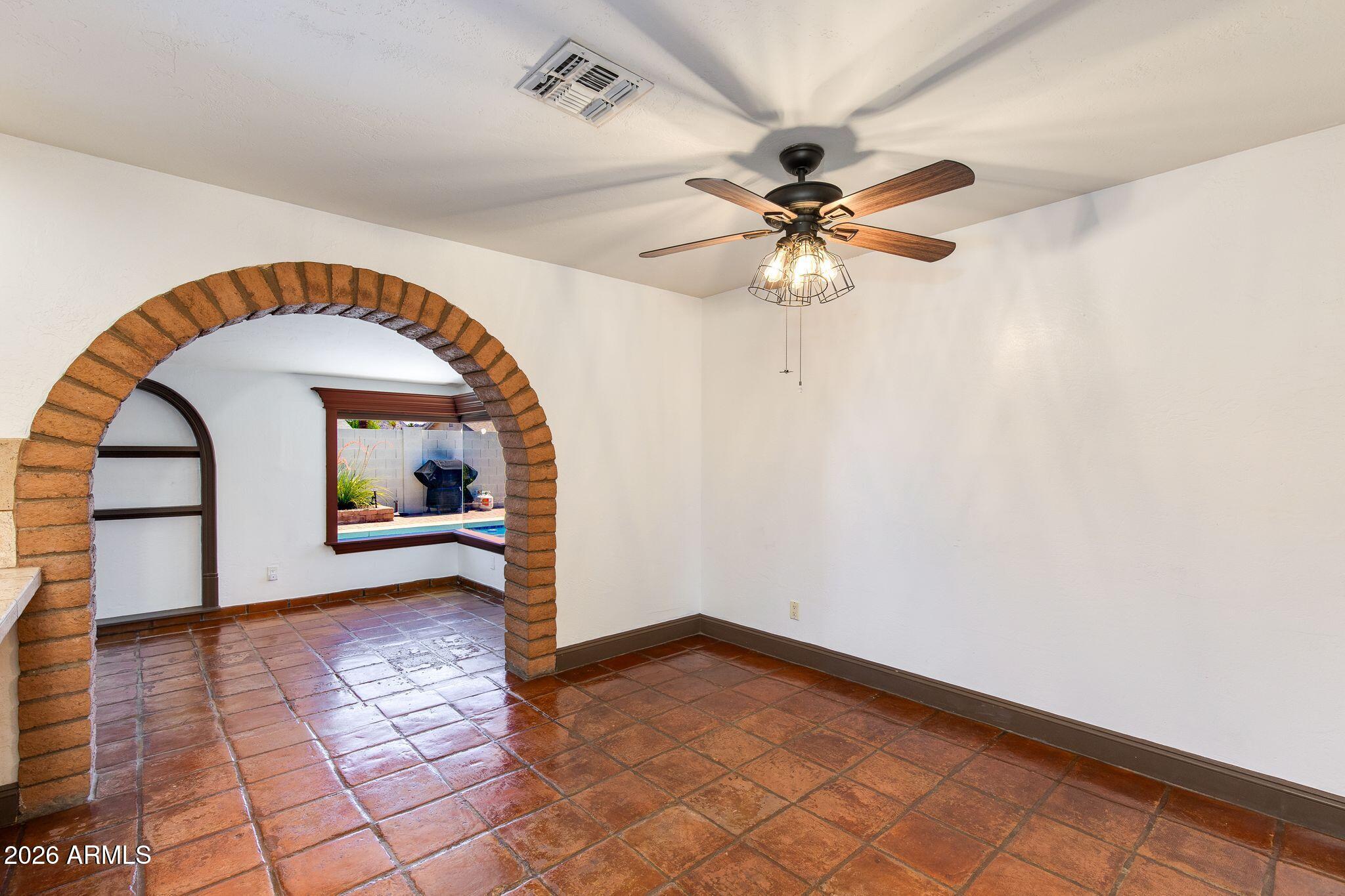 2429 E DAHLIA Drive