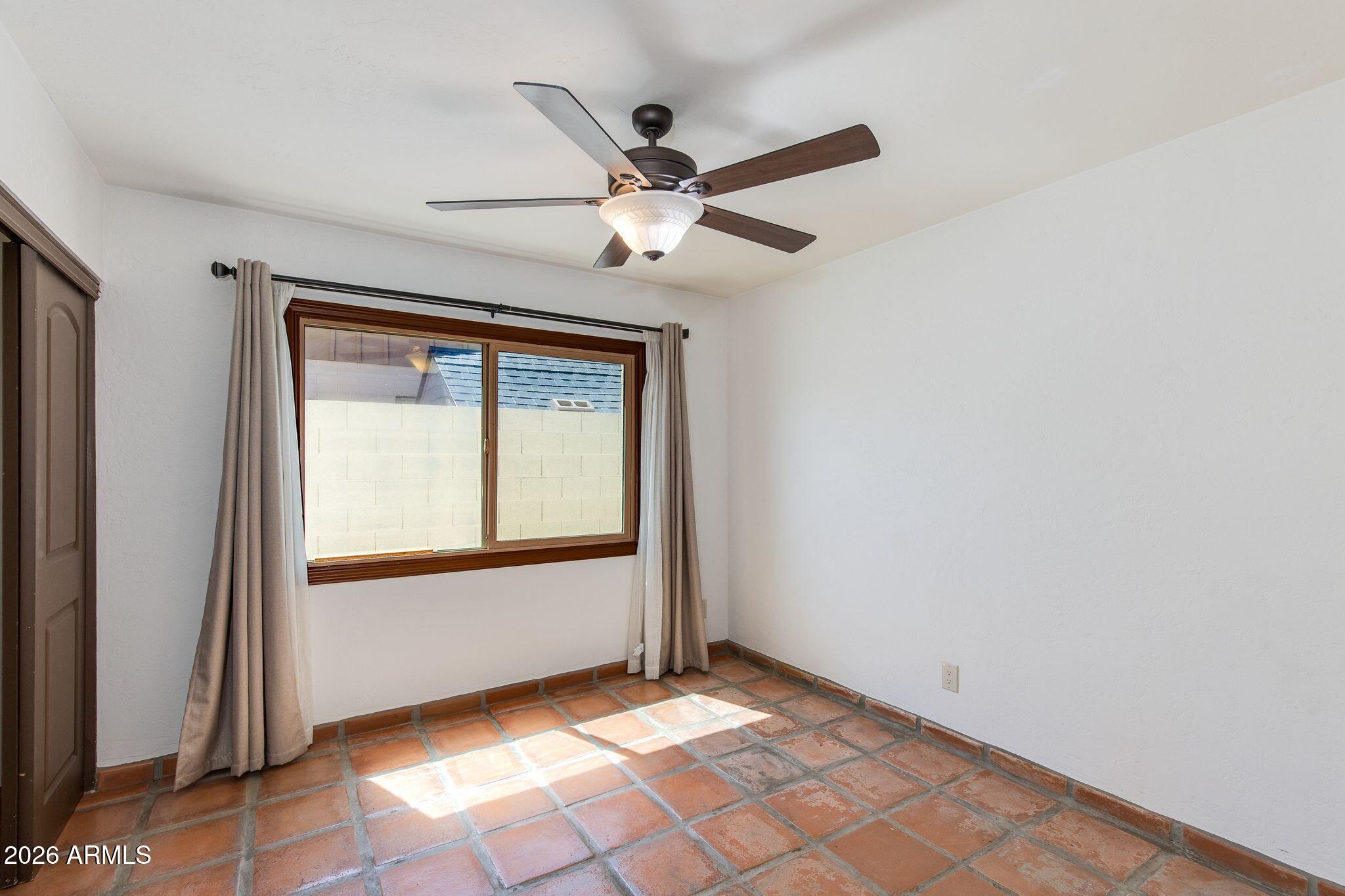 2429 E DAHLIA Drive