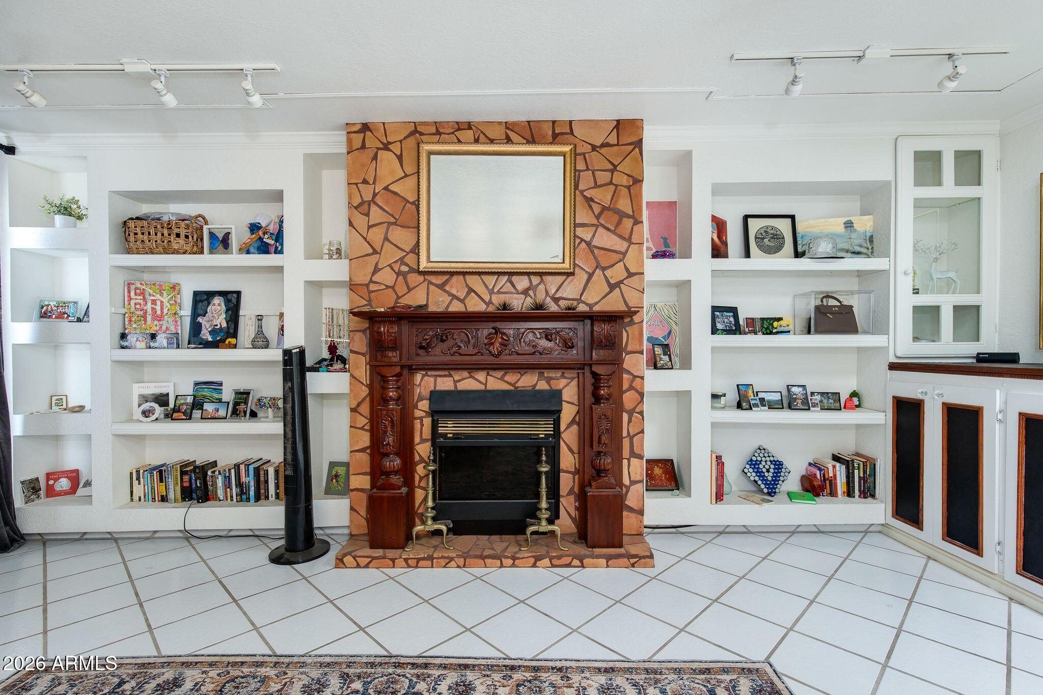 825 E PIUTE Avenue