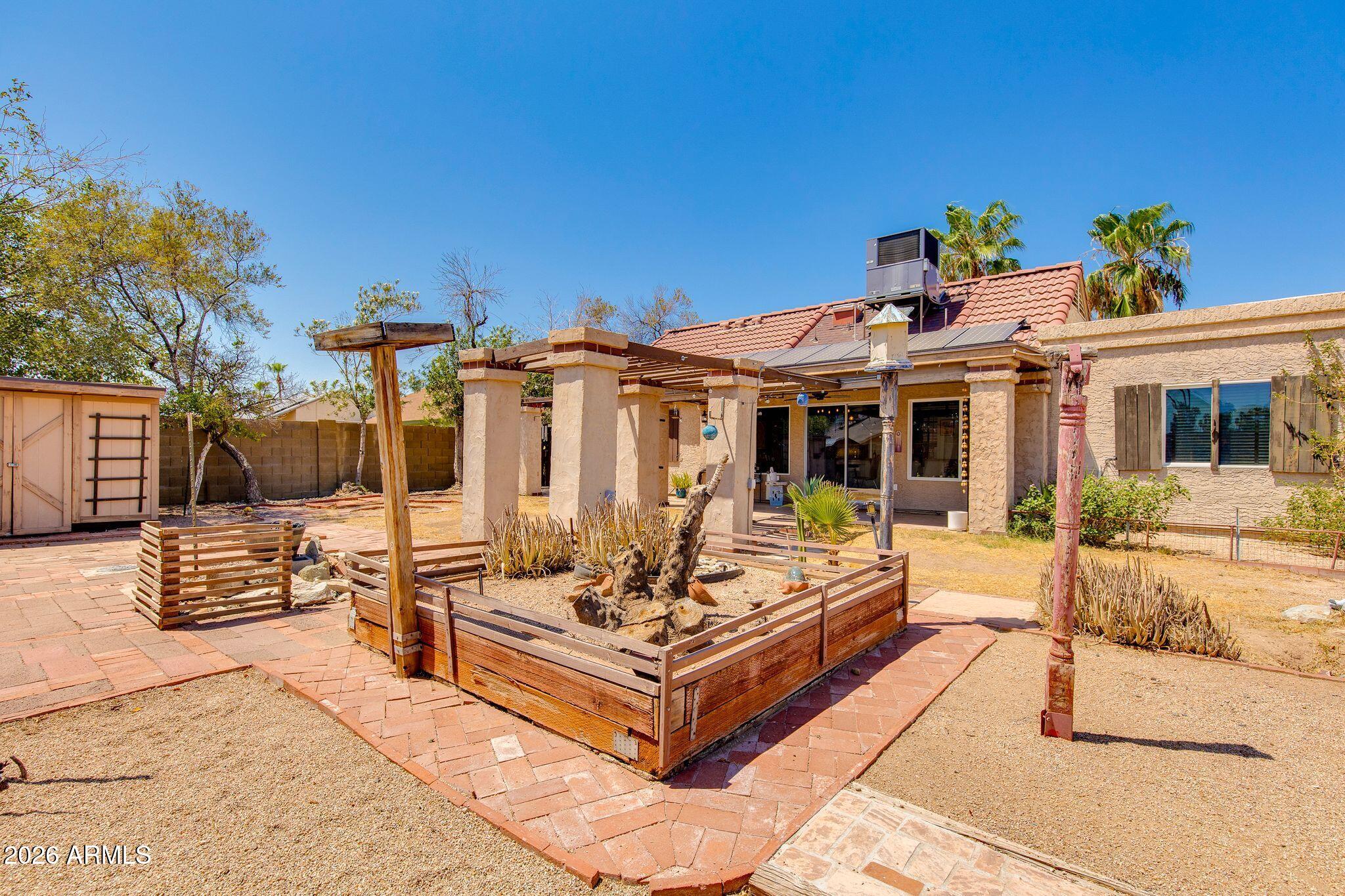 825 E PIUTE Avenue