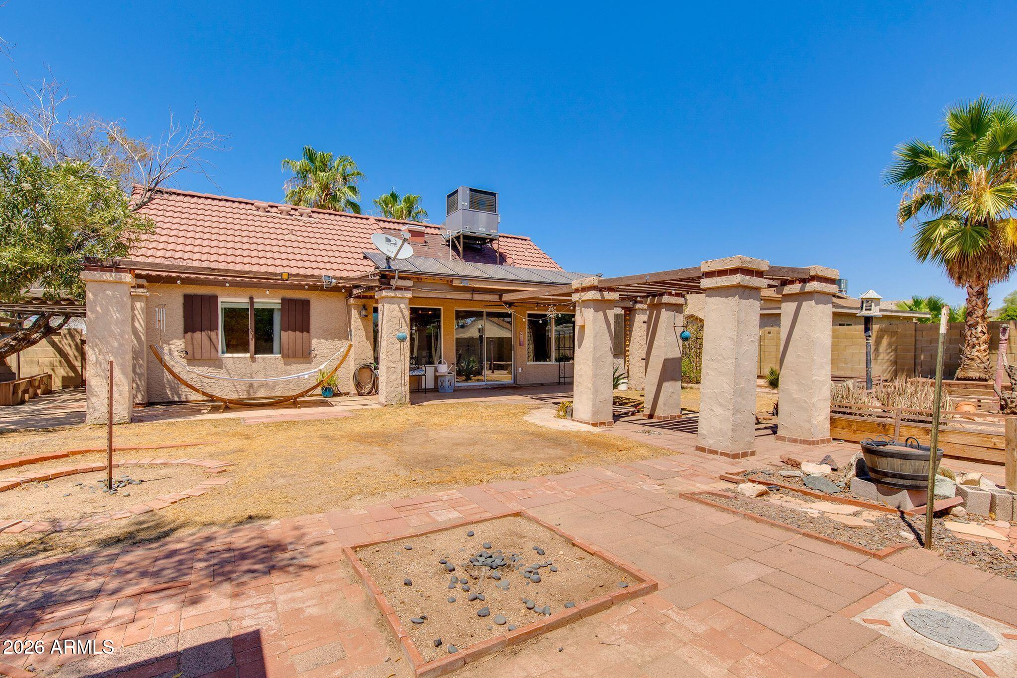 825 E PIUTE Avenue