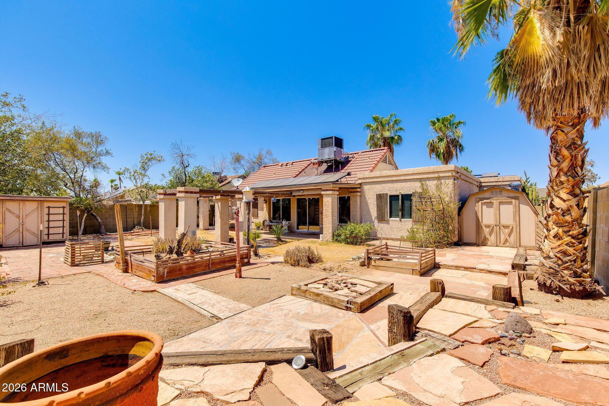 825 E PIUTE Avenue