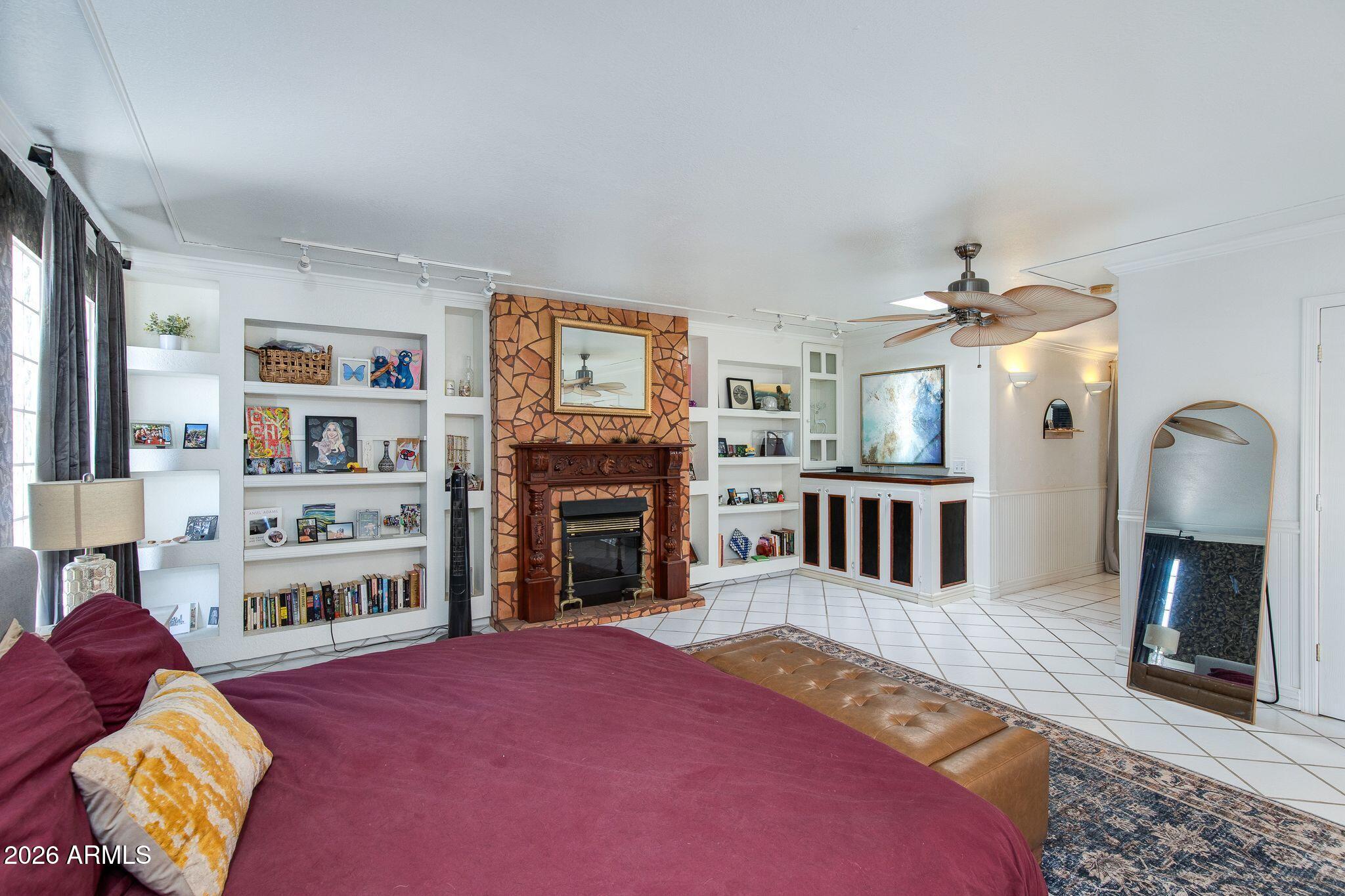825 E PIUTE Avenue