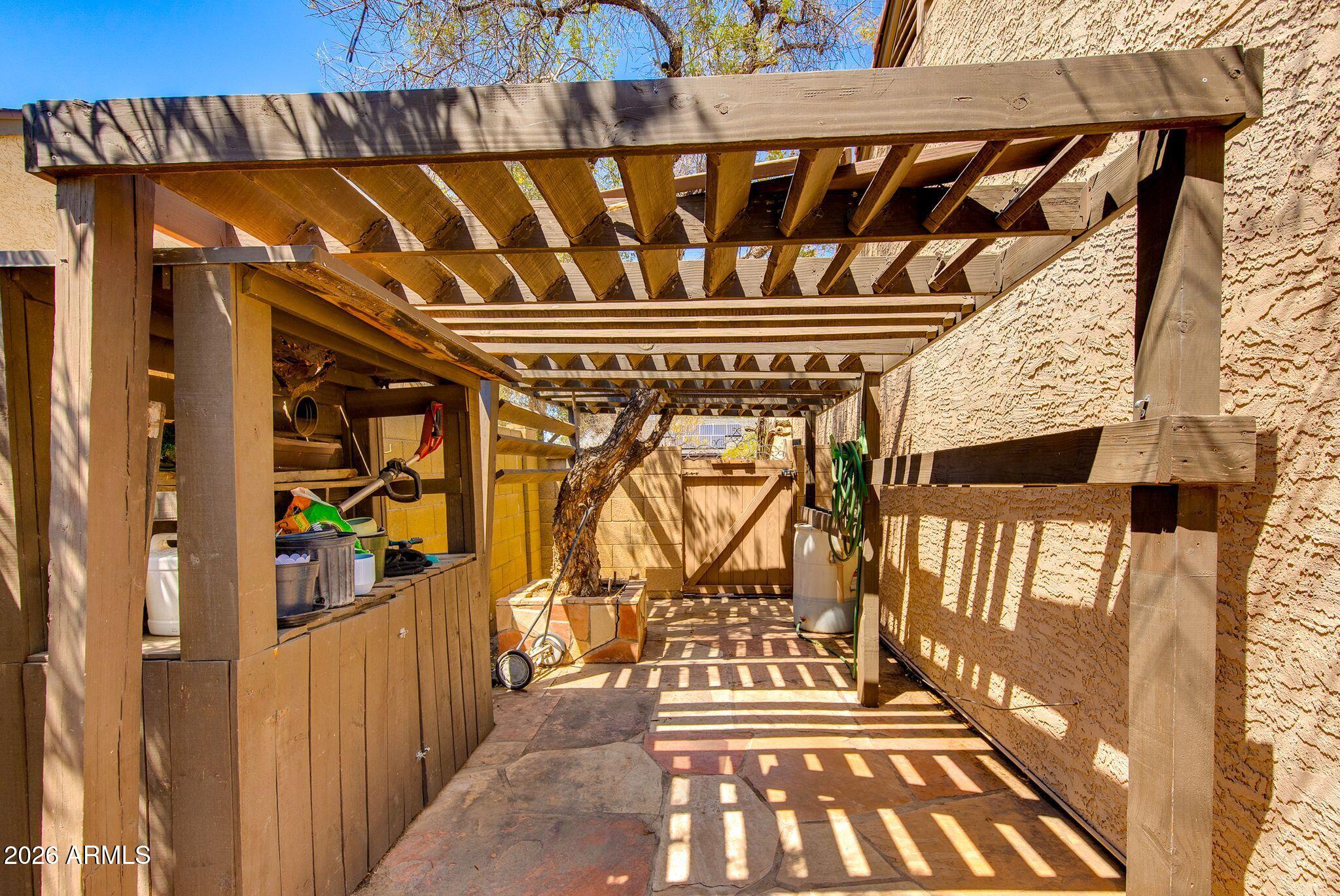 825 E PIUTE Avenue