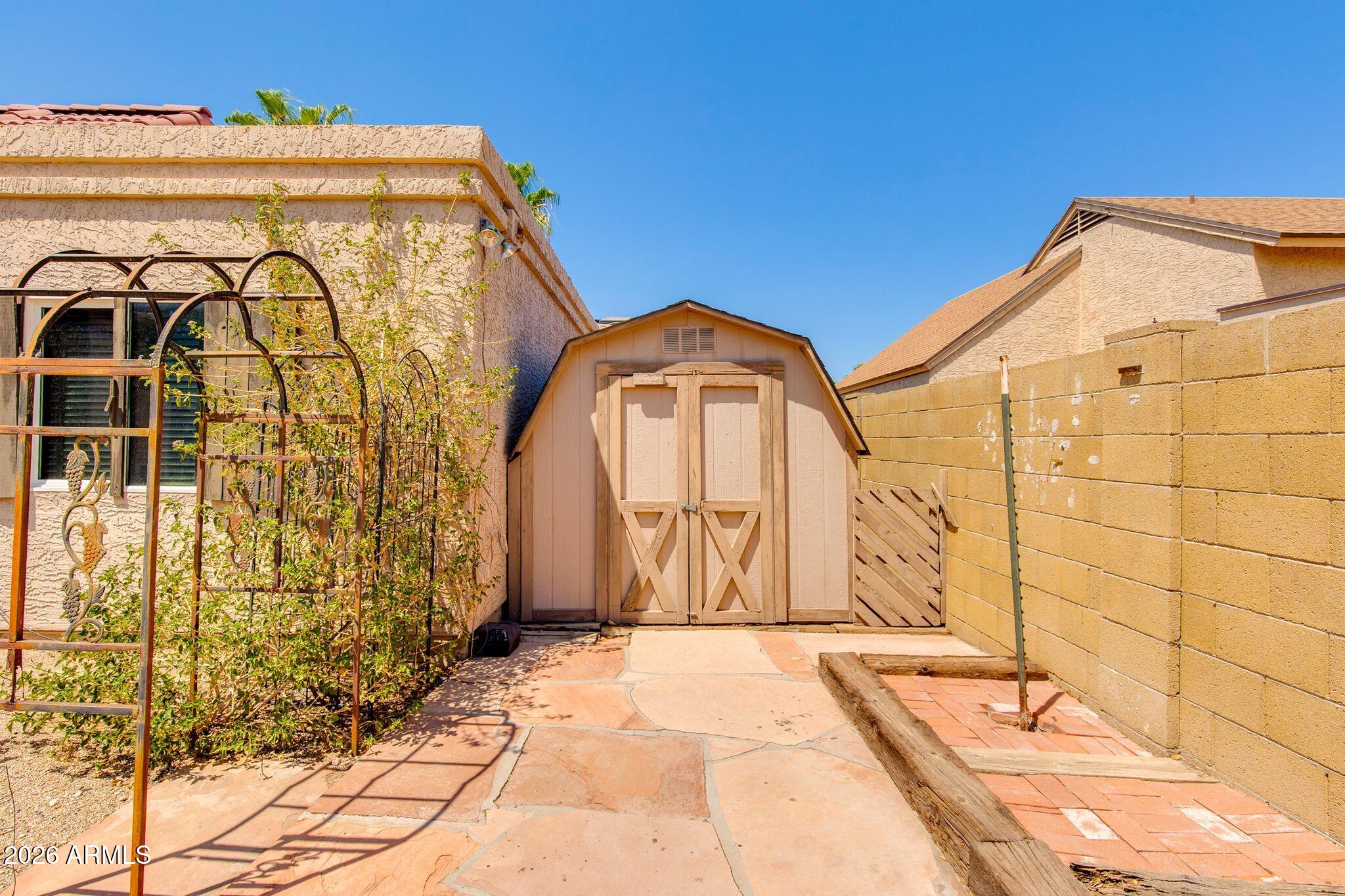 825 E PIUTE Avenue
