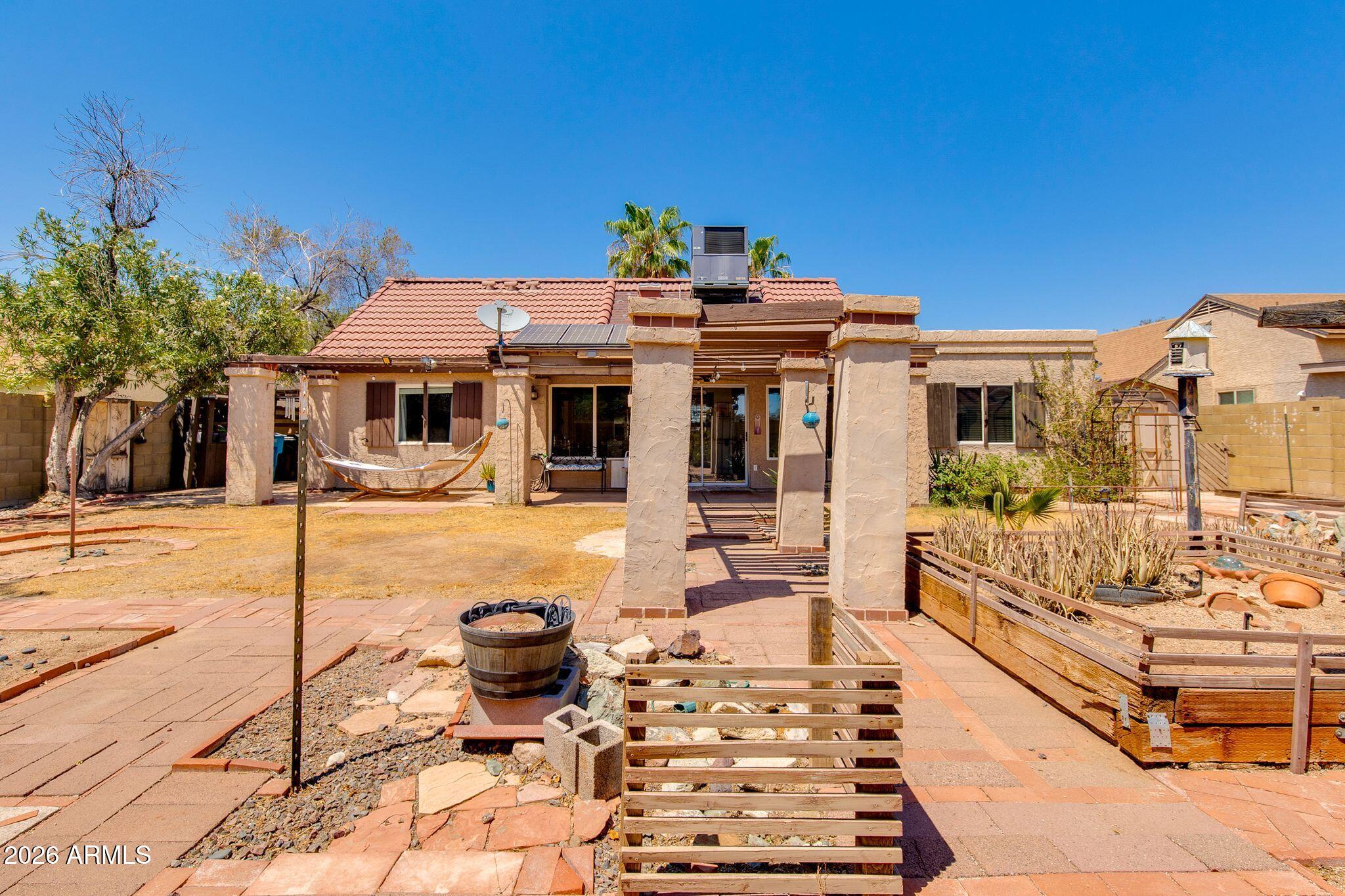 825 E PIUTE Avenue