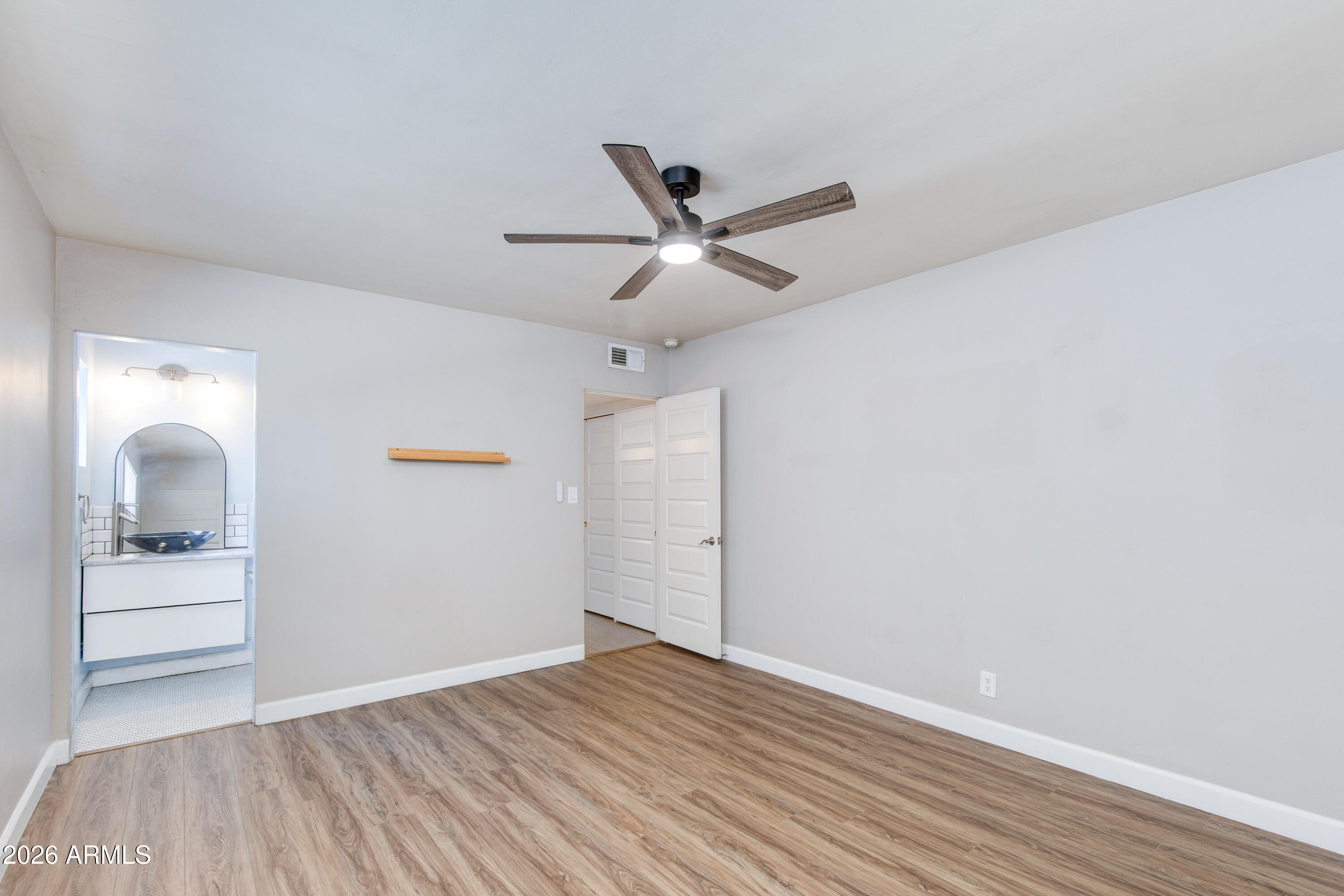 102 W MARYLAND Avenue C1