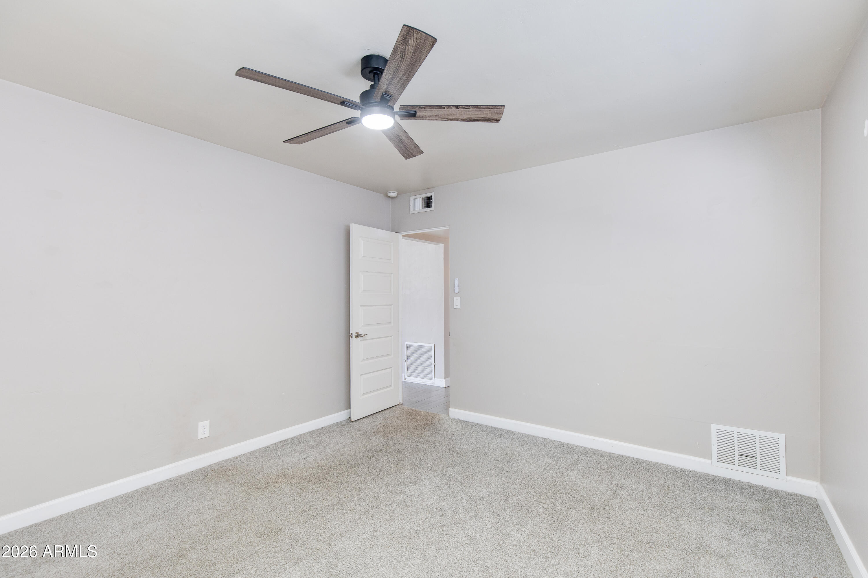 102 W MARYLAND Avenue C1