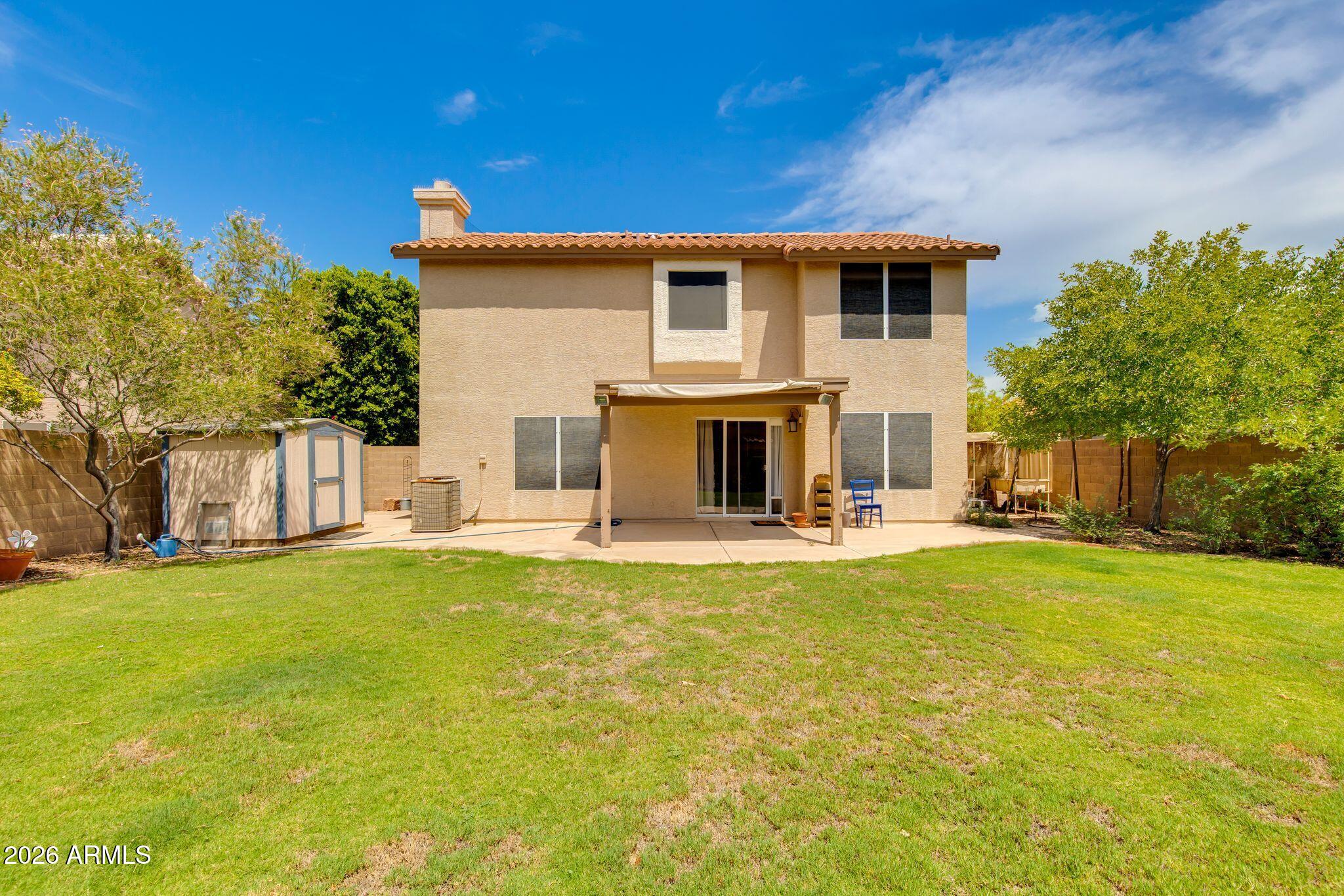 633 W NOPAL Avenue