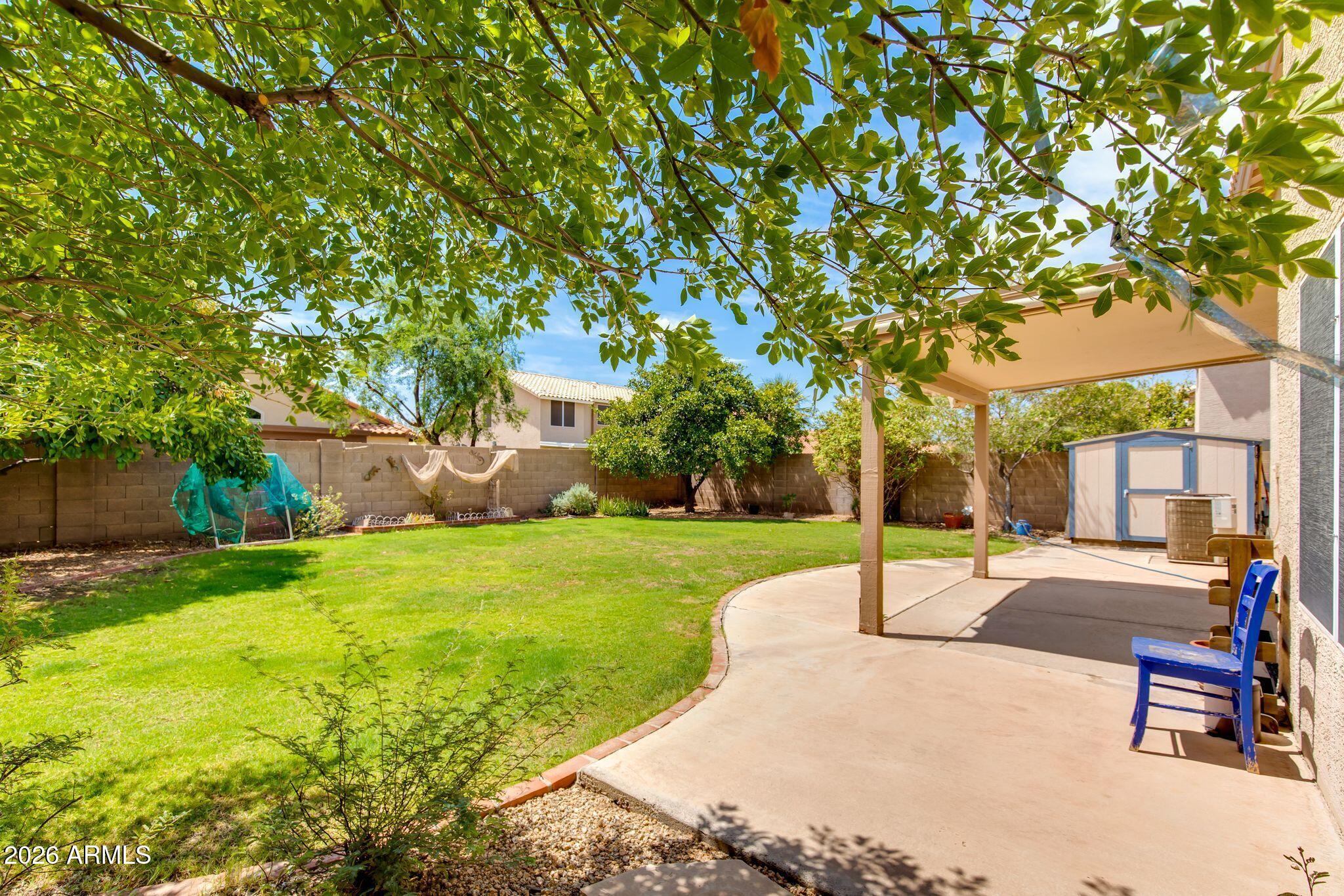 633 W NOPAL Avenue