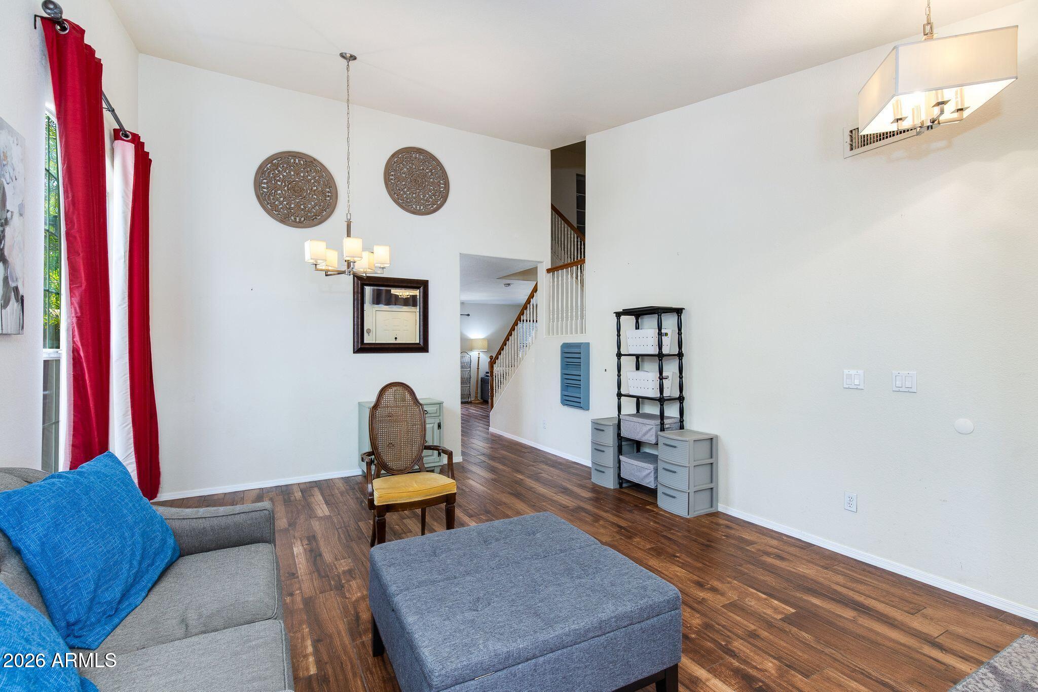 633 W NOPAL Avenue
