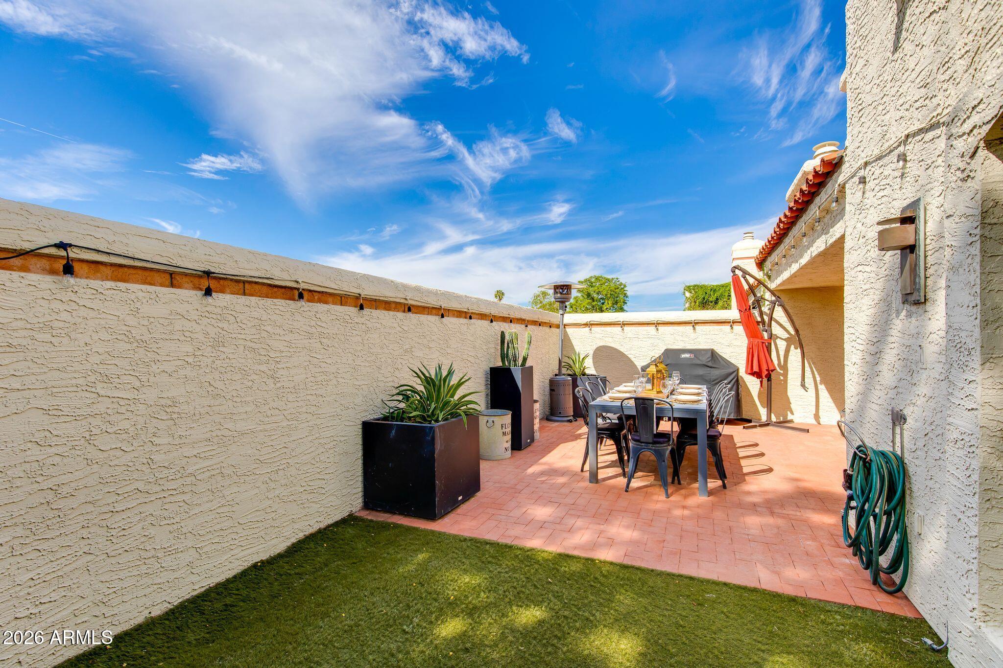 2437 E RANCHO Drive