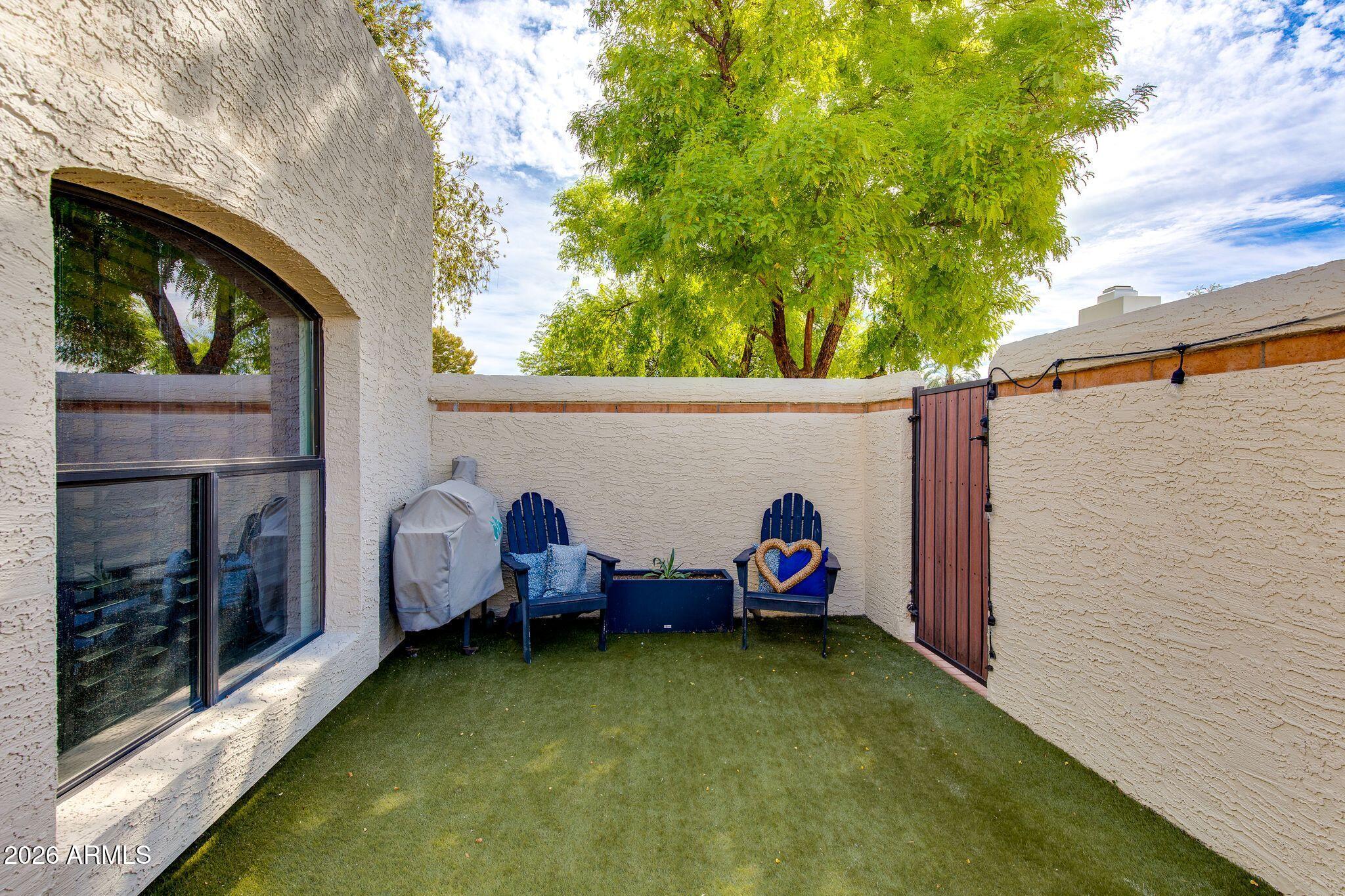 2437 E RANCHO Drive