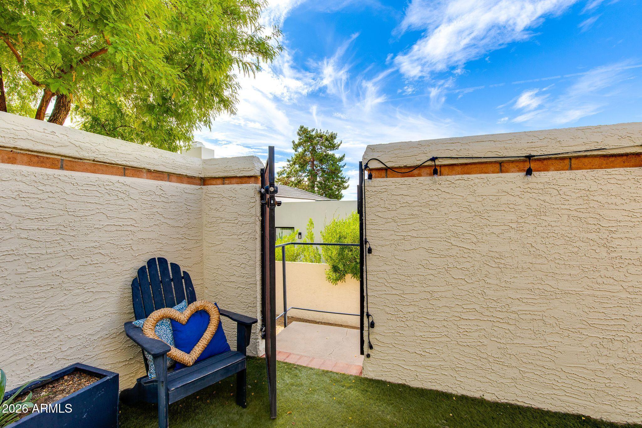 2437 E RANCHO Drive