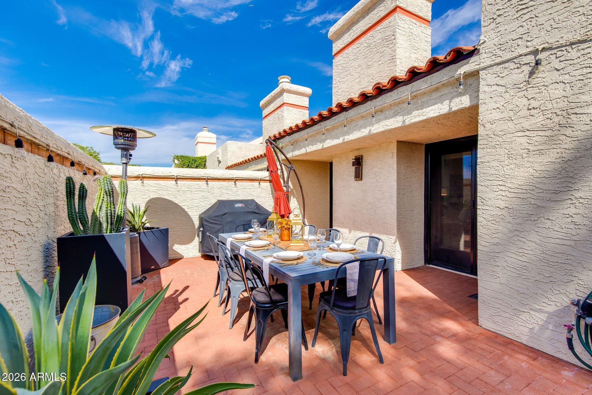 2437 E RANCHO Drive