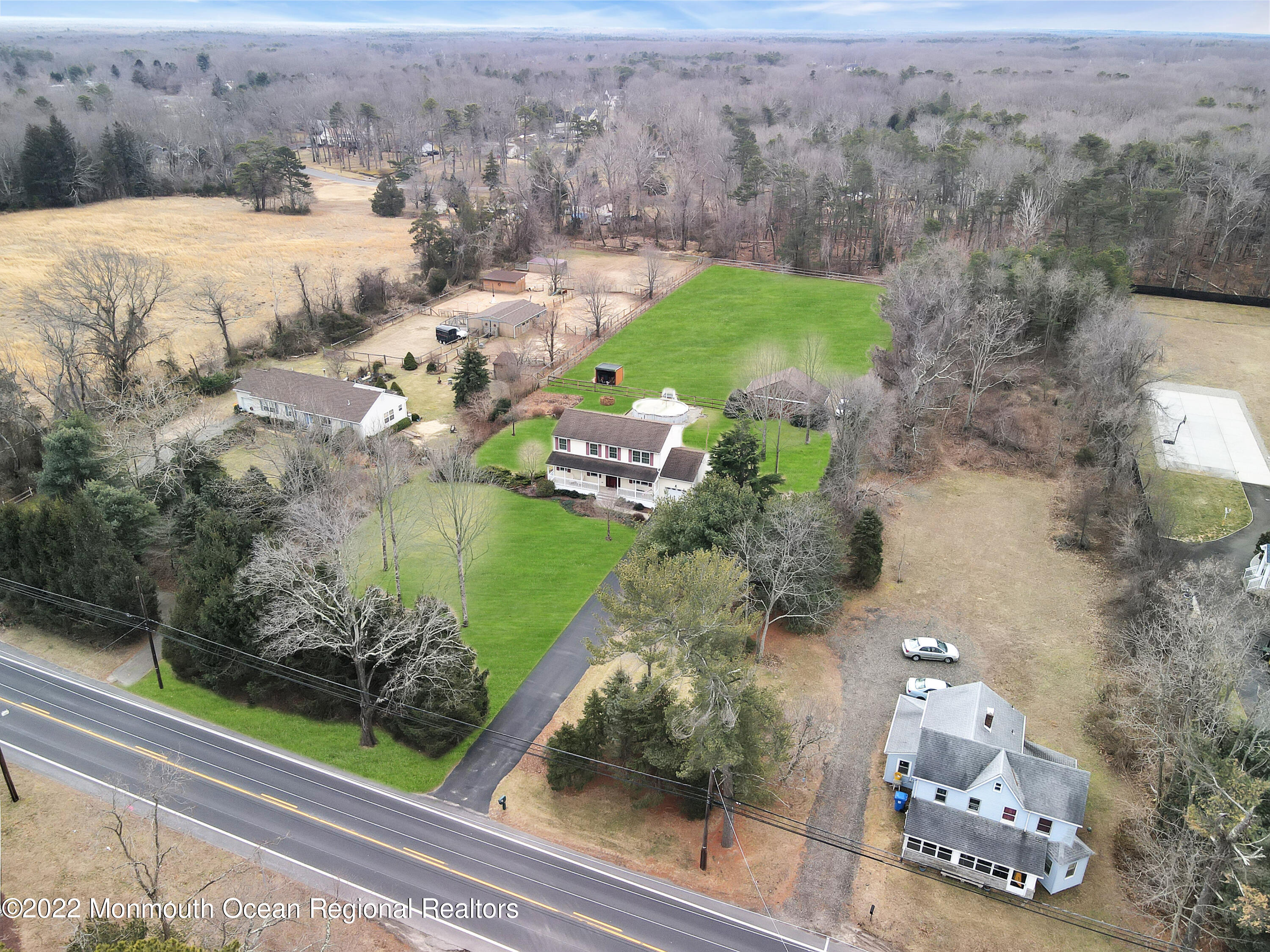 365 W Commodore Boulevard