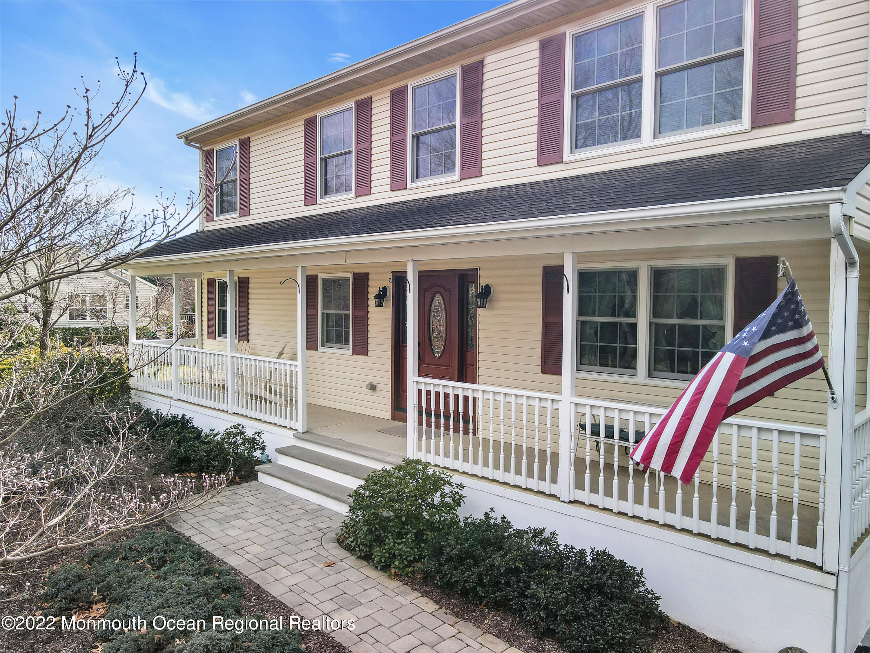 365 W Commodore Boulevard