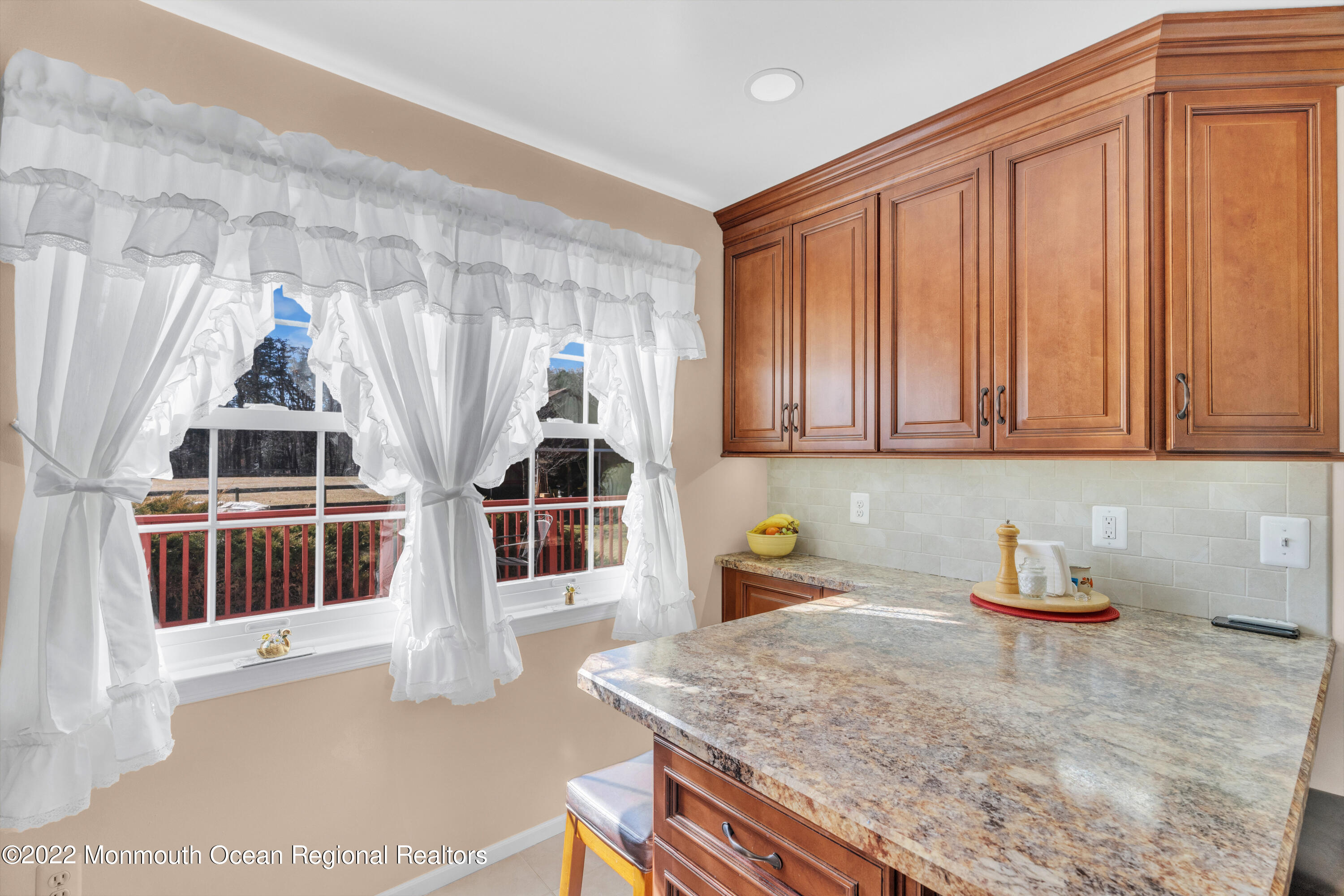 365 W Commodore Boulevard