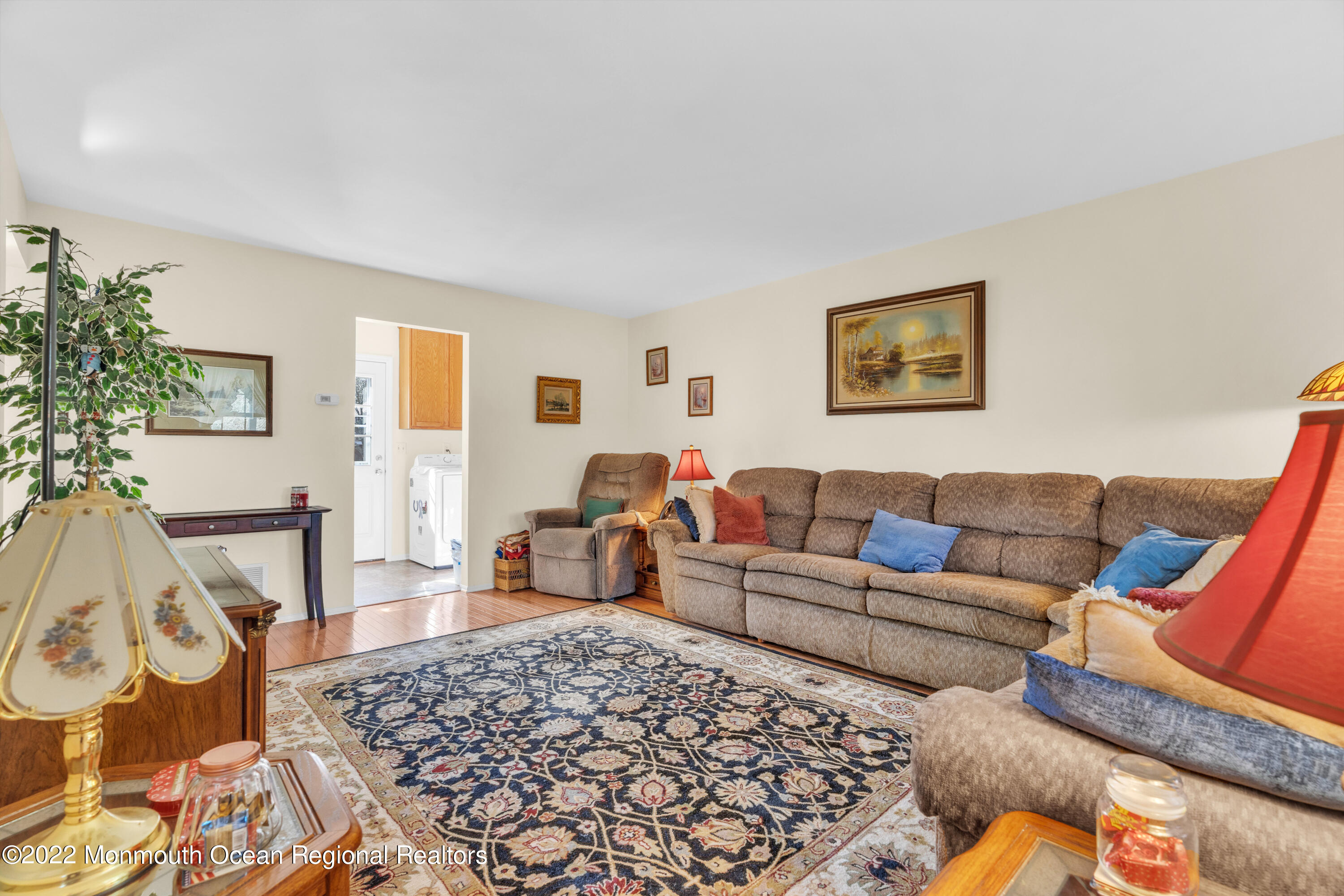 365 W Commodore Boulevard