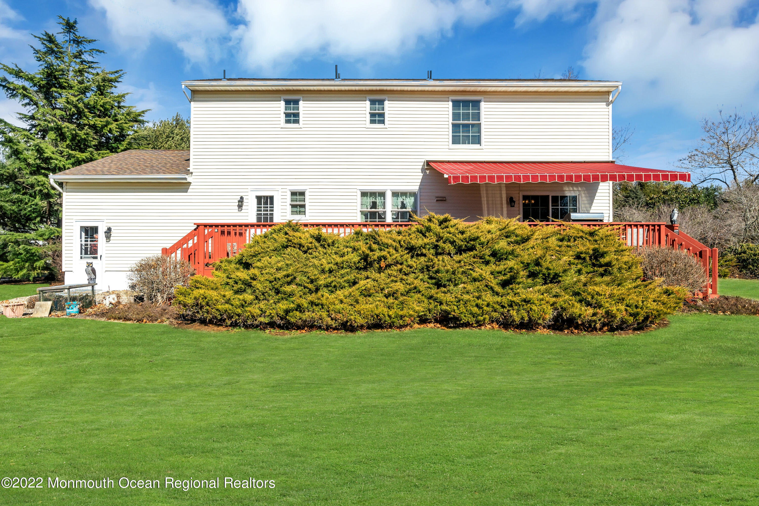 365 W Commodore Boulevard