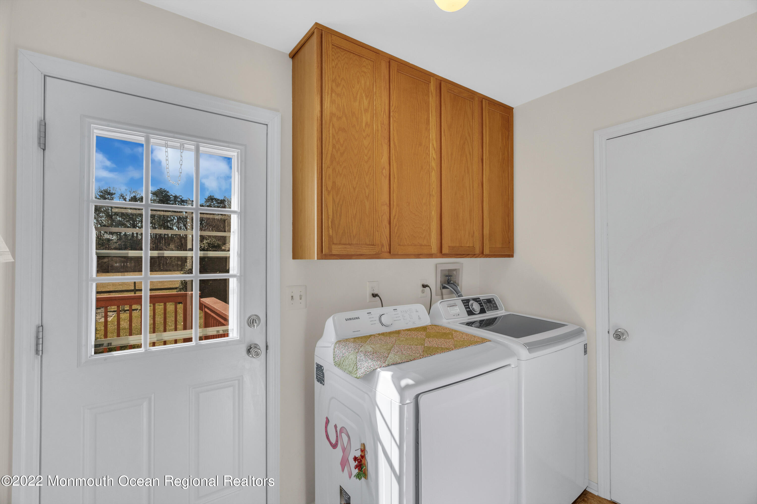 365 W Commodore Boulevard