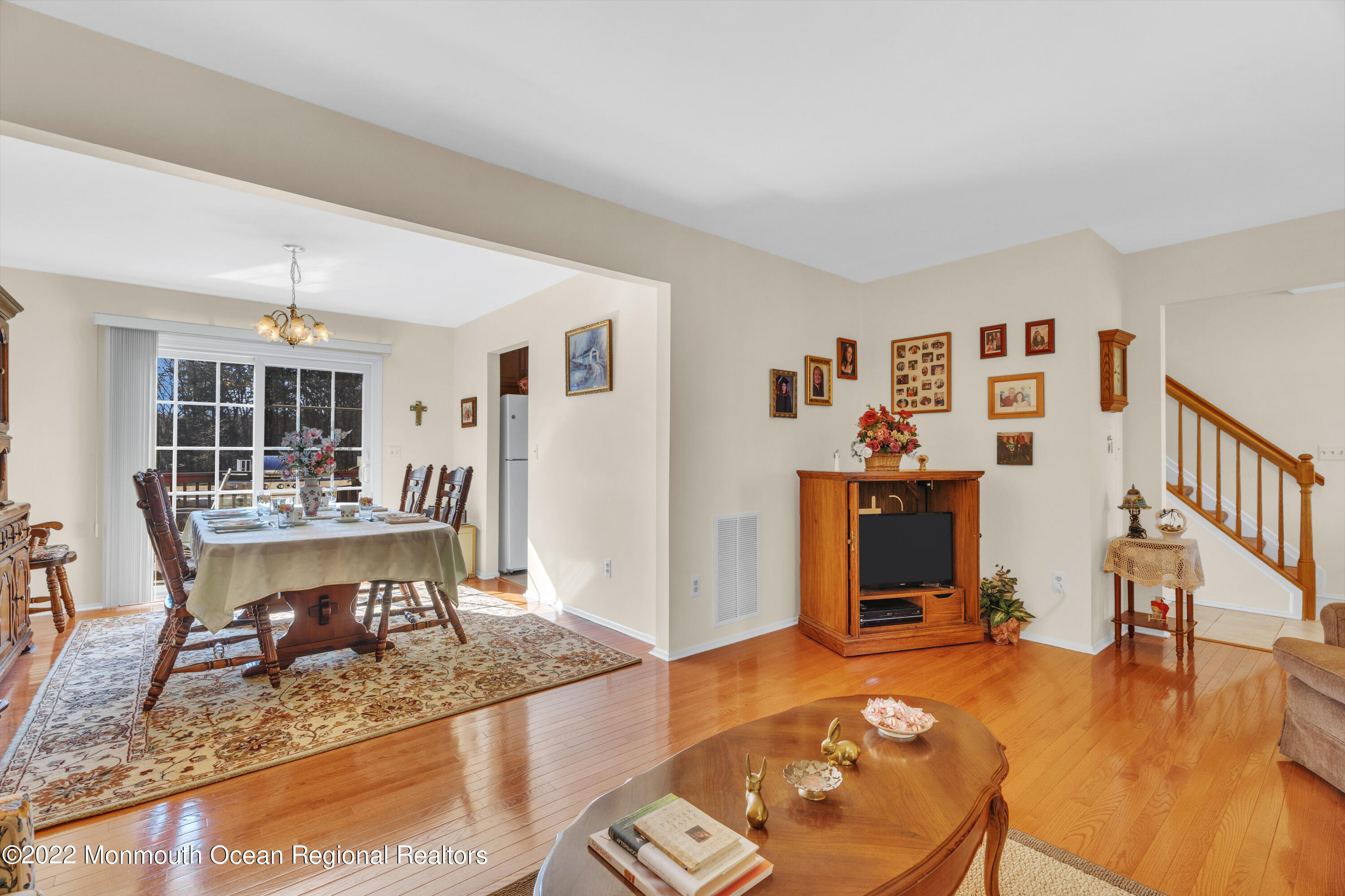 365 W Commodore Boulevard