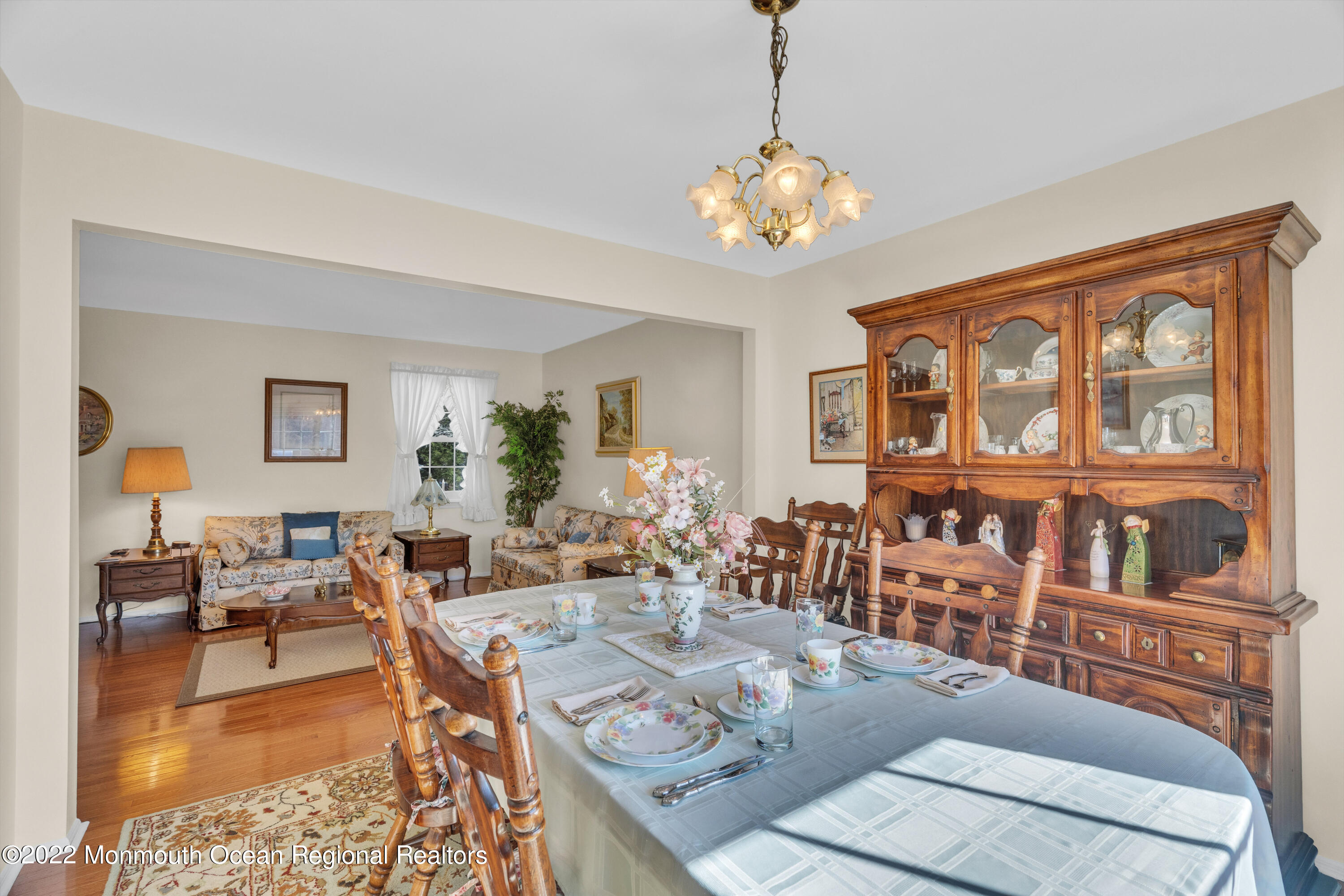 365 W Commodore Boulevard