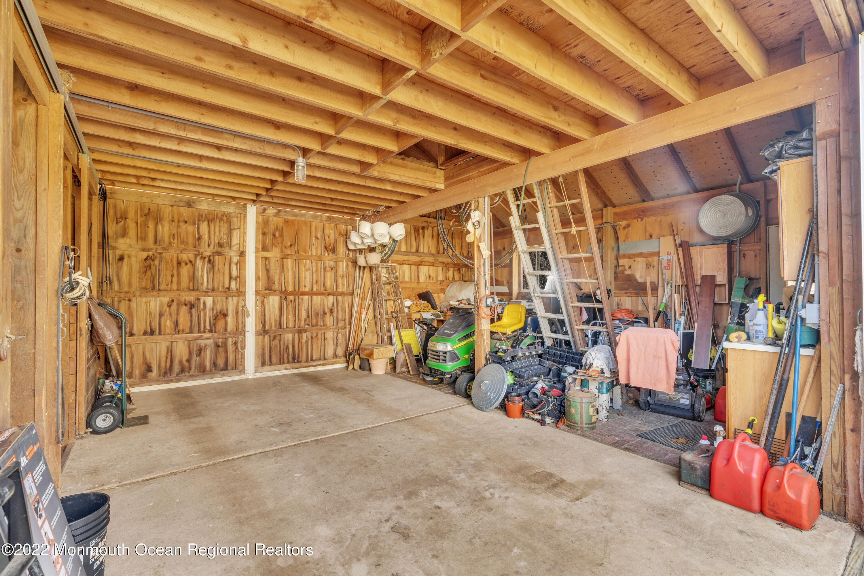 365 W Commodore Boulevard