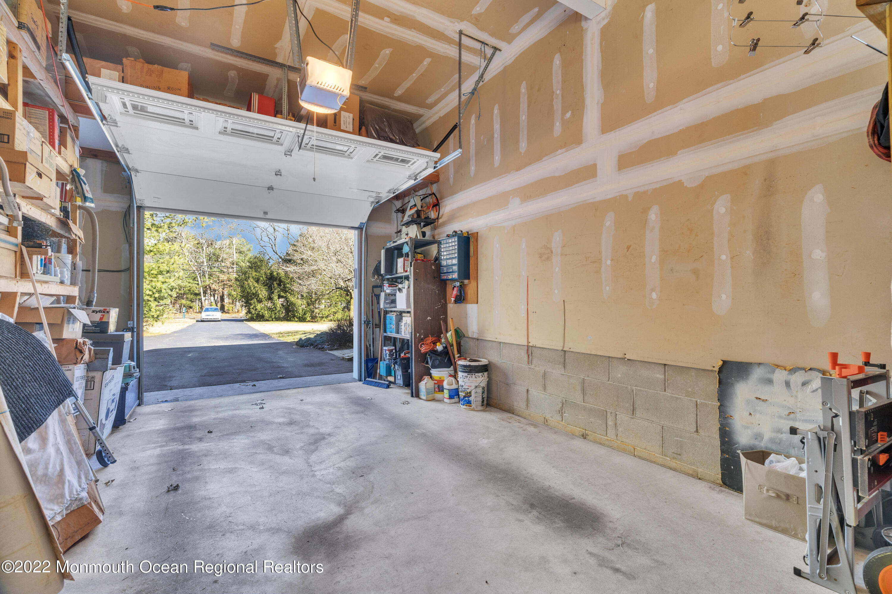 365 W Commodore Boulevard