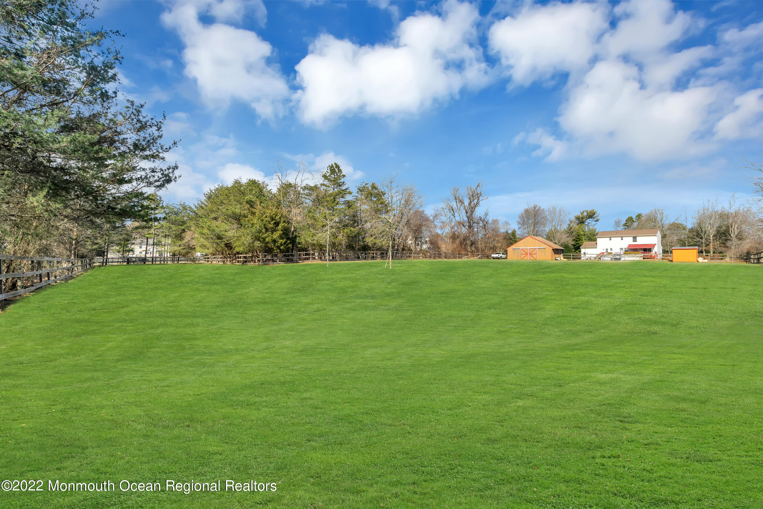 365 W Commodore Boulevard