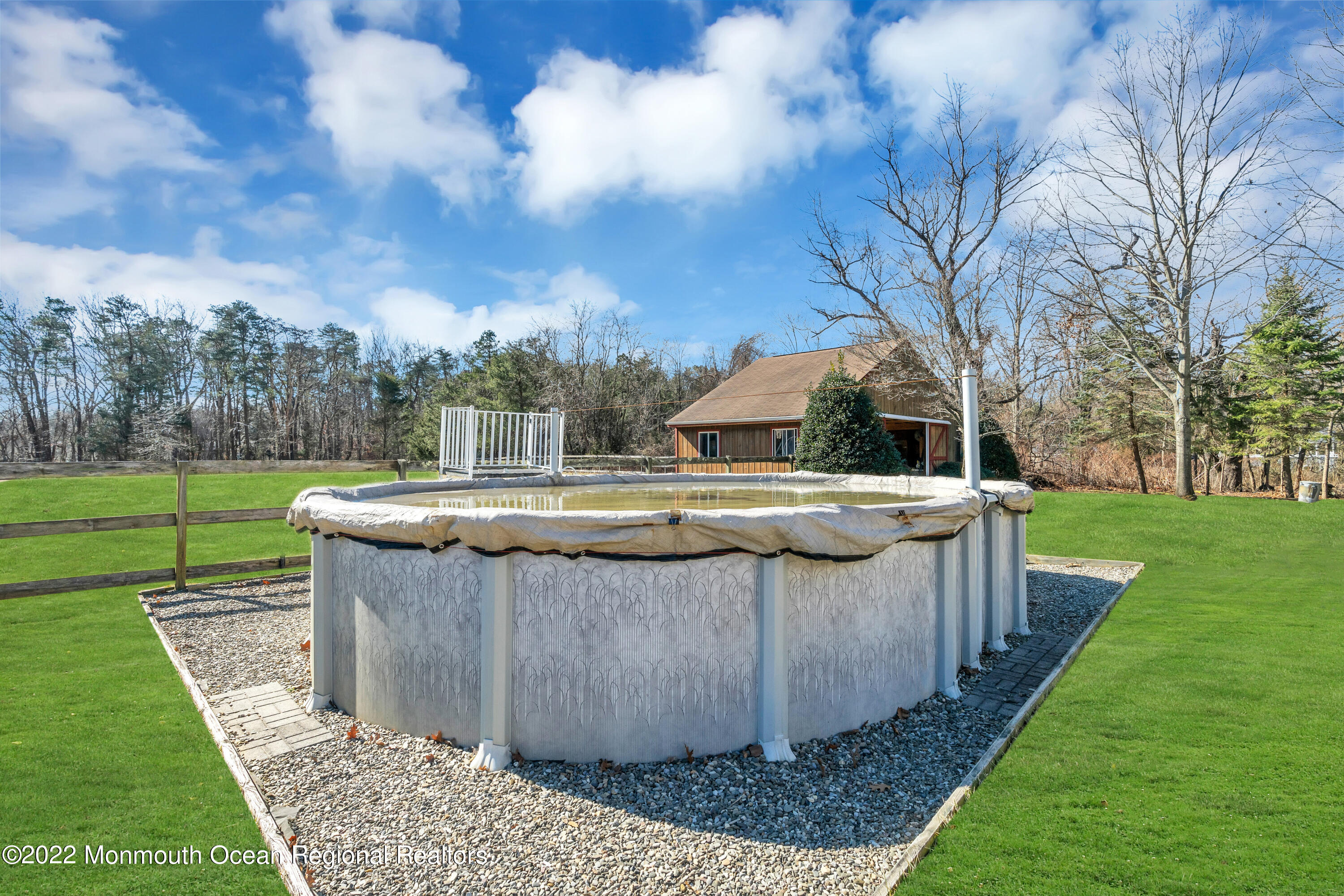 365 W Commodore Boulevard