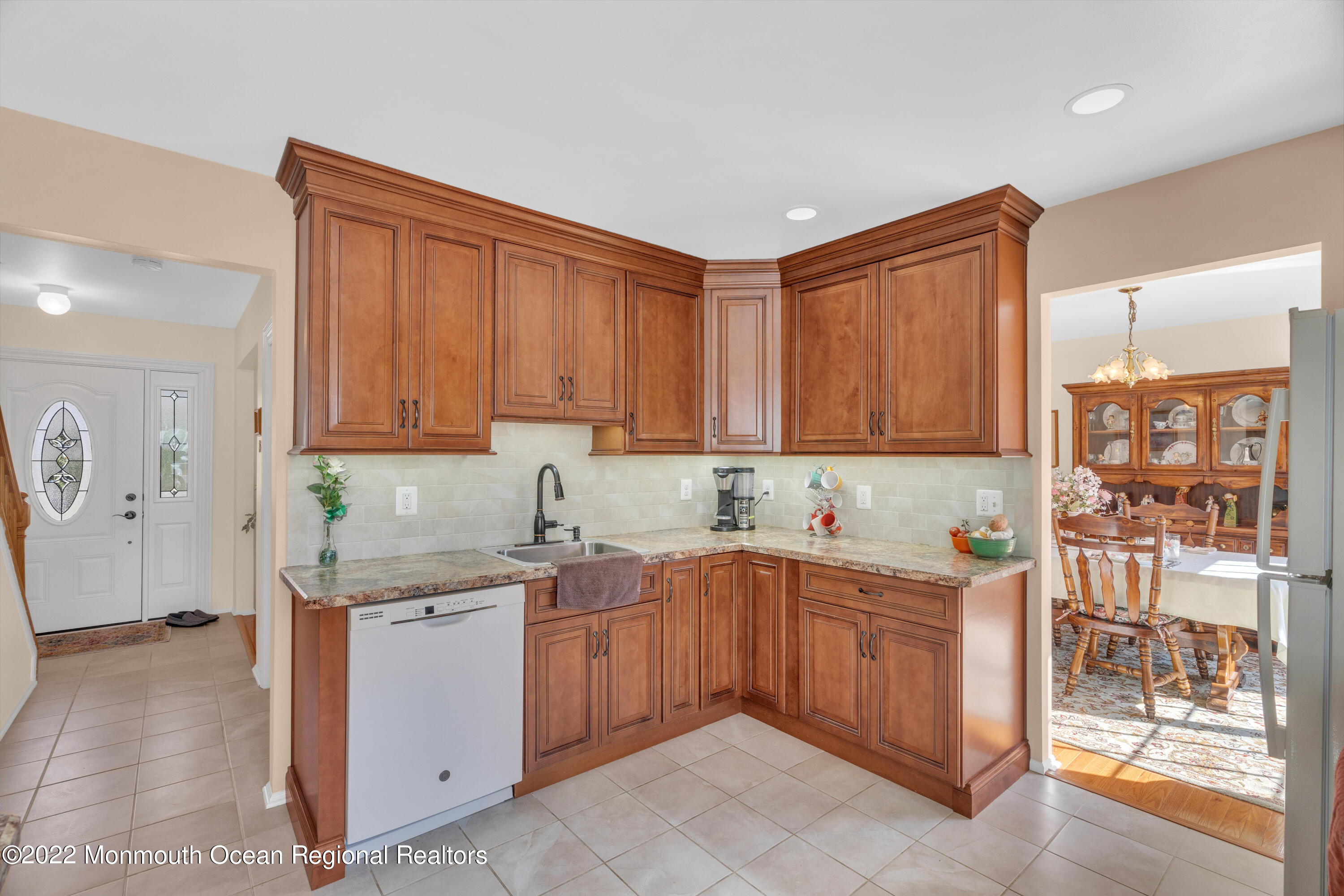 365 W Commodore Boulevard